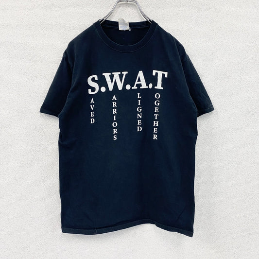PORT＆COMPANY　半袖プリントメッセージTシャツ　S.W.A.T　英字プリント 　黒　ブラック　Mサイズ