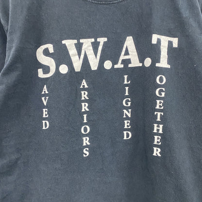 PORT＆COMPANY　半袖プリントメッセージTシャツ　S.W.A.T　英字プリント 　黒　ブラック　Mサイズ