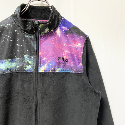 古着 used　FILA フィラ　長袖デザインフリースジャケット　ワンポイントロゴ刺繍　宇宙柄　スペース　ハイネック　Mサイズ