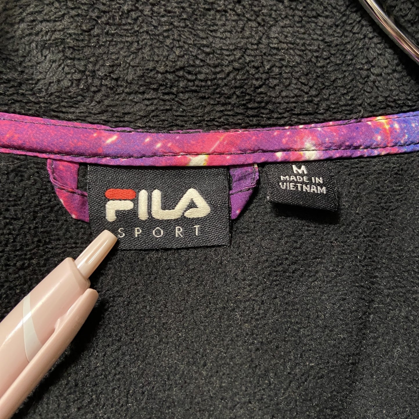 古着 used　FILA フィラ　長袖デザインフリースジャケット　ワンポイントロゴ刺繍　宇宙柄　スペース　ハイネック　Mサイズ