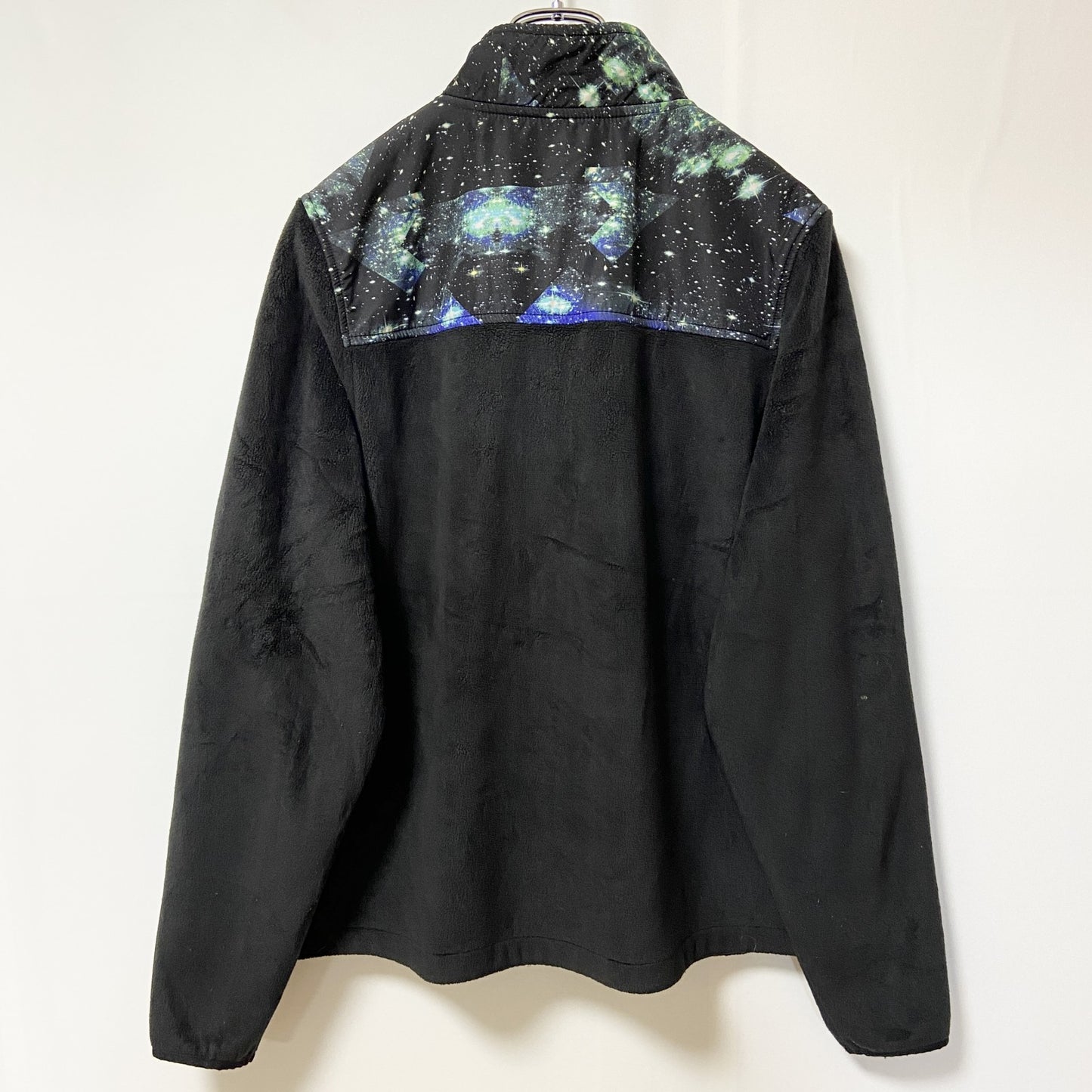 古着 used　FILA フィラ　長袖デザインフリースジャケット　ワンポイントロゴ刺繍　宇宙柄　スペース　ハイネック　Mサイズ