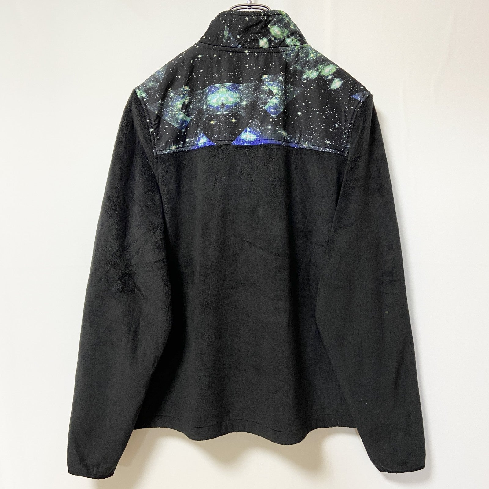 古着 used　FILA フィラ　長袖デザインフリースジャケット　ワンポイントロゴ刺繍　宇宙柄　スペース　ハイネック　Mサイズ