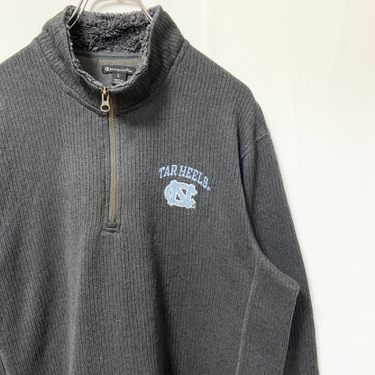 古着 used Champion チャンピオン　長袖裏フリースニット　セーター　ワンポイント刺繍　ロースカロライナ　Lサイズ