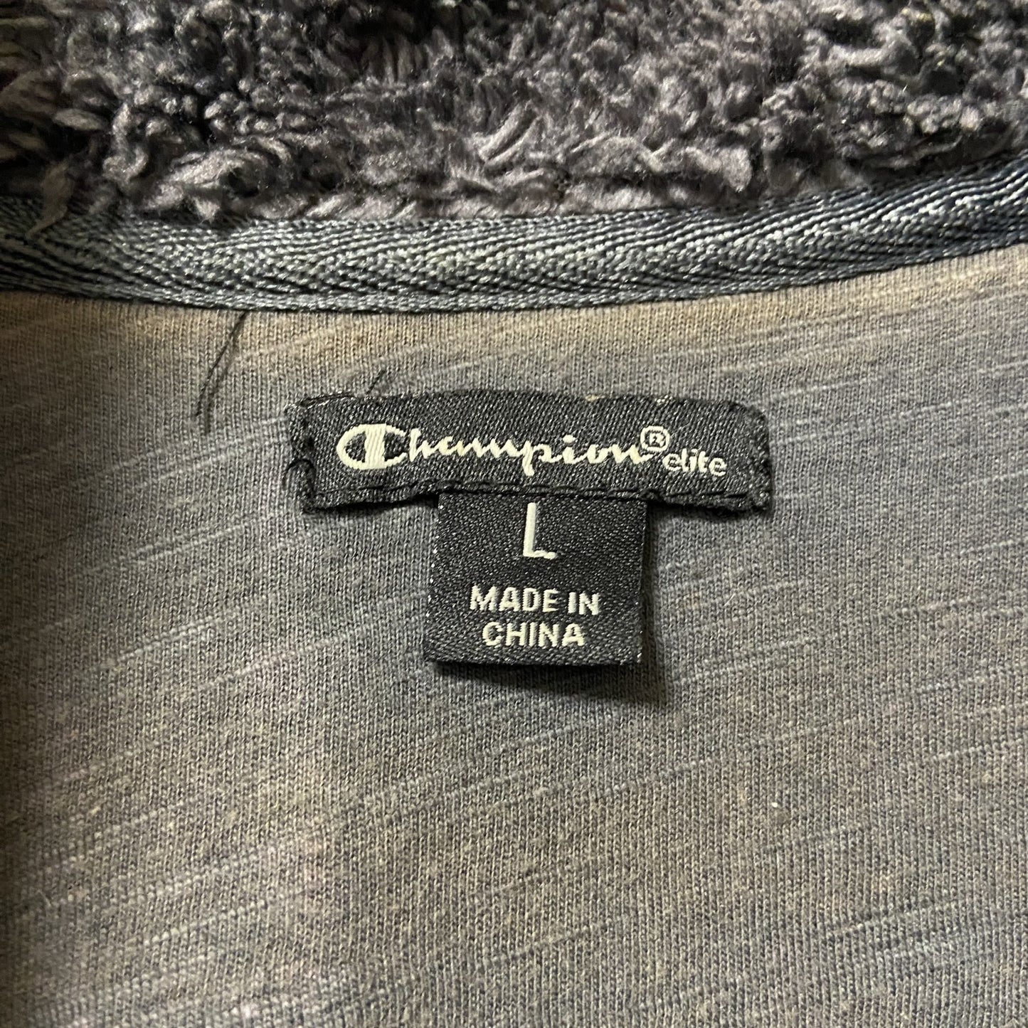 古着 used Champion チャンピオン　長袖裏フリースニット　セーター　ワンポイント刺繍　ロースカロライナ　Lサイズ