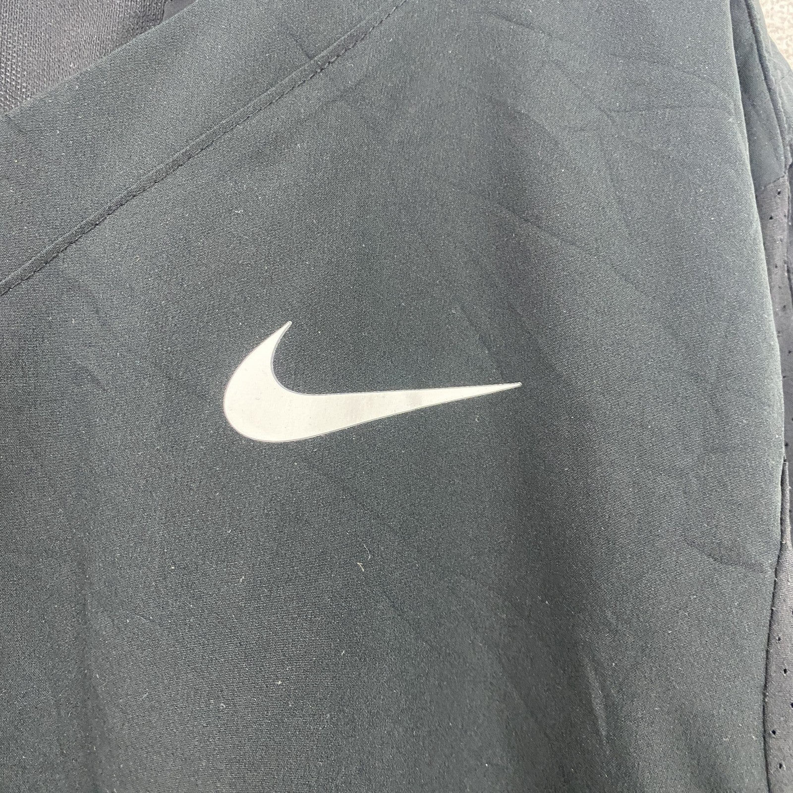 NIKE　ナイキ　半袖プルオーバージャケット　スウッシュロゴ　黒　ブラック　Mサイズ