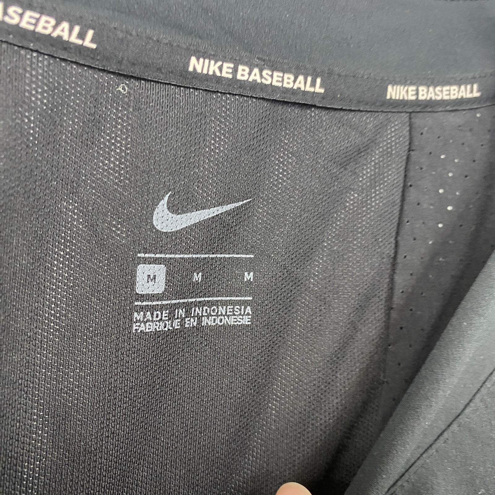 NIKE　ナイキ　半袖プルオーバージャケット　スウッシュロゴ　黒　ブラック　Mサイズ