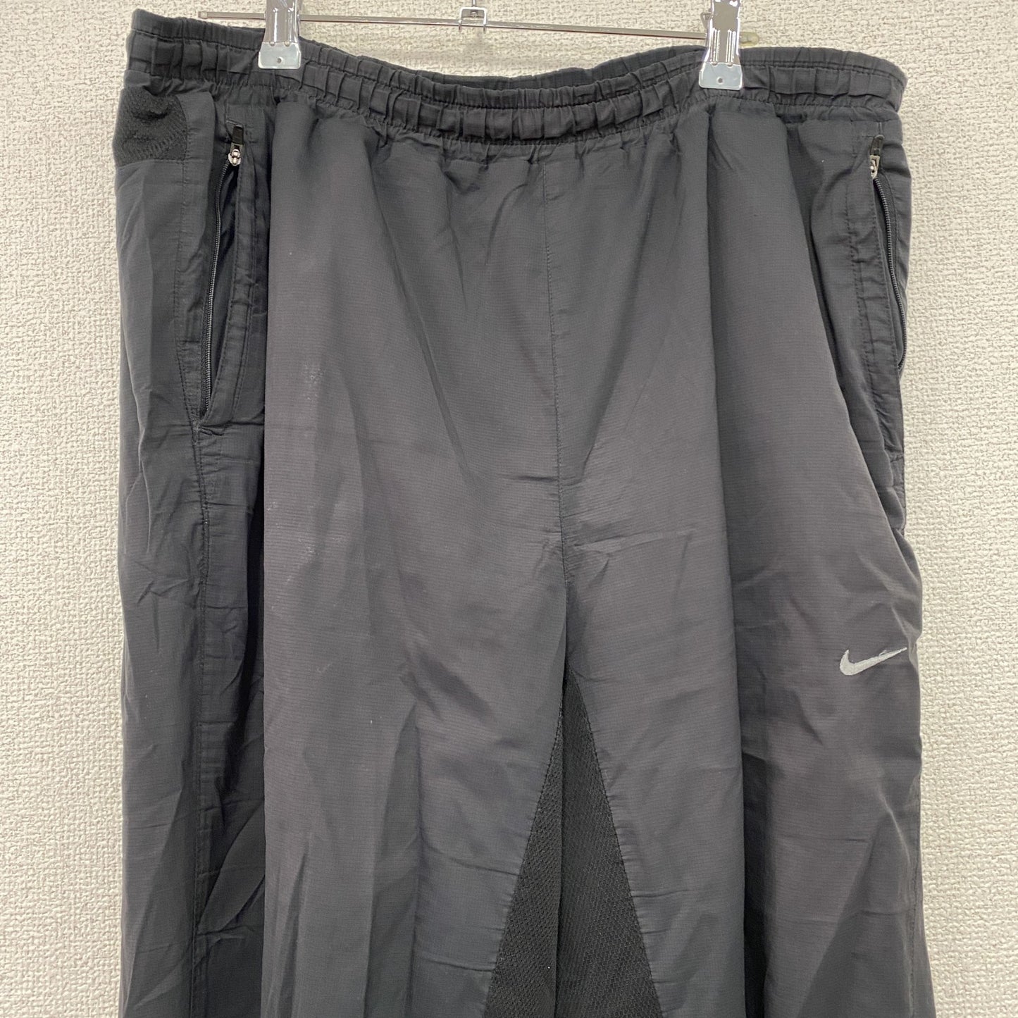00s　NIKE　ナイキ　トラックパンツ　ナイロンパンツ　スウッシュ　ヴィンテージ　黒　ブラック　Lサイズ