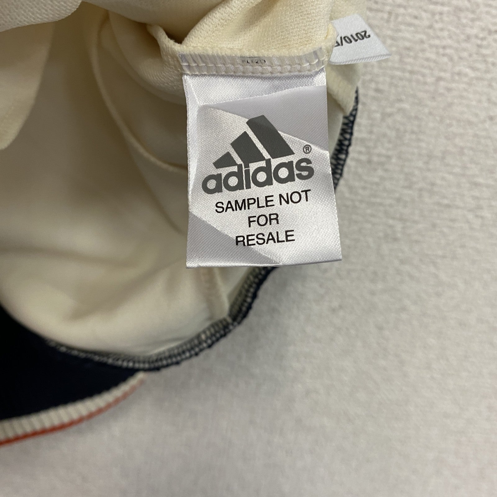 adidas　アディダス　半袖フルジップパーカー/ジャージ　アイボリー　Mサイズ