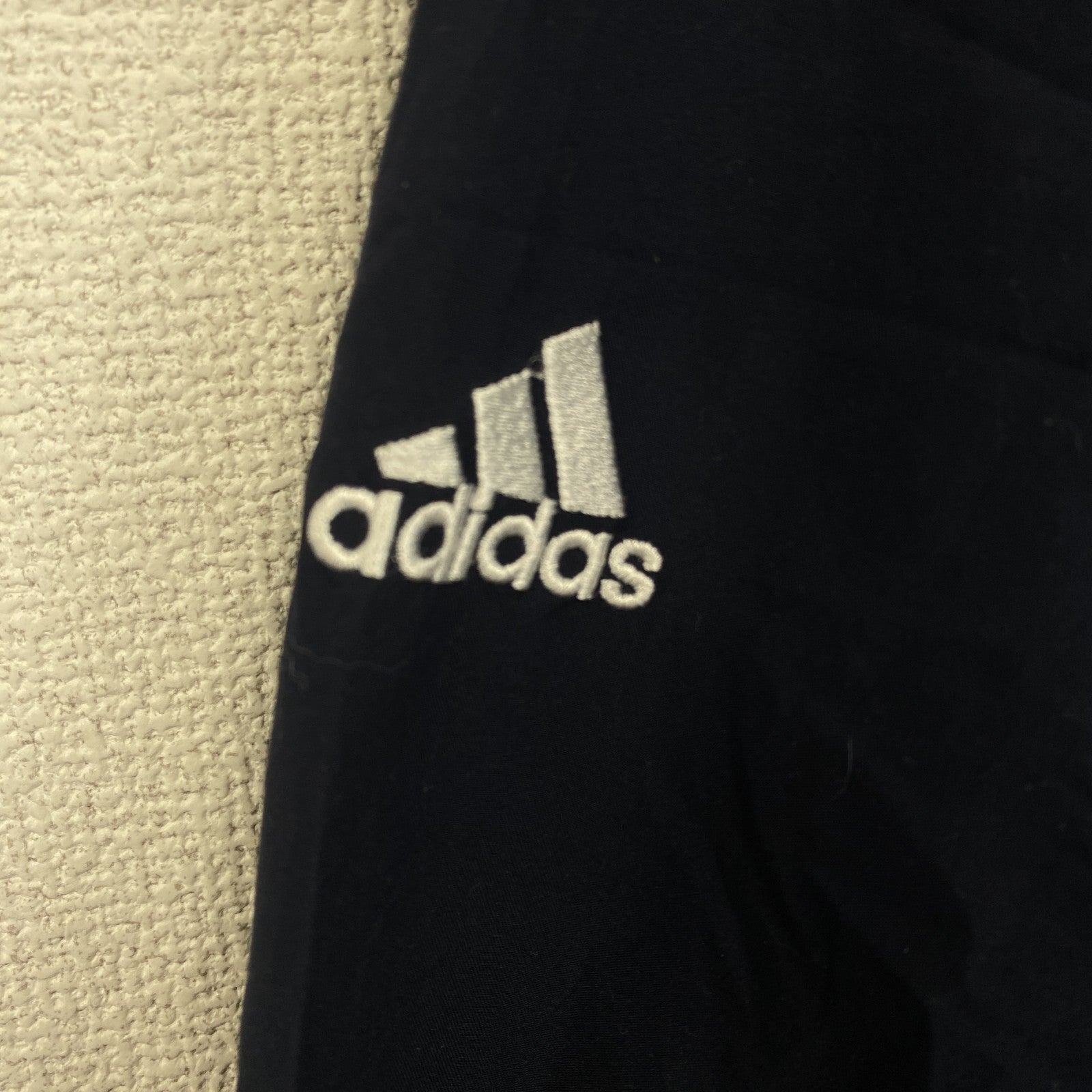 adidas　アディダス　プルオーバーナイロンジャケット　刺繡ロゴ　紺　ネイビー　XLサイズ