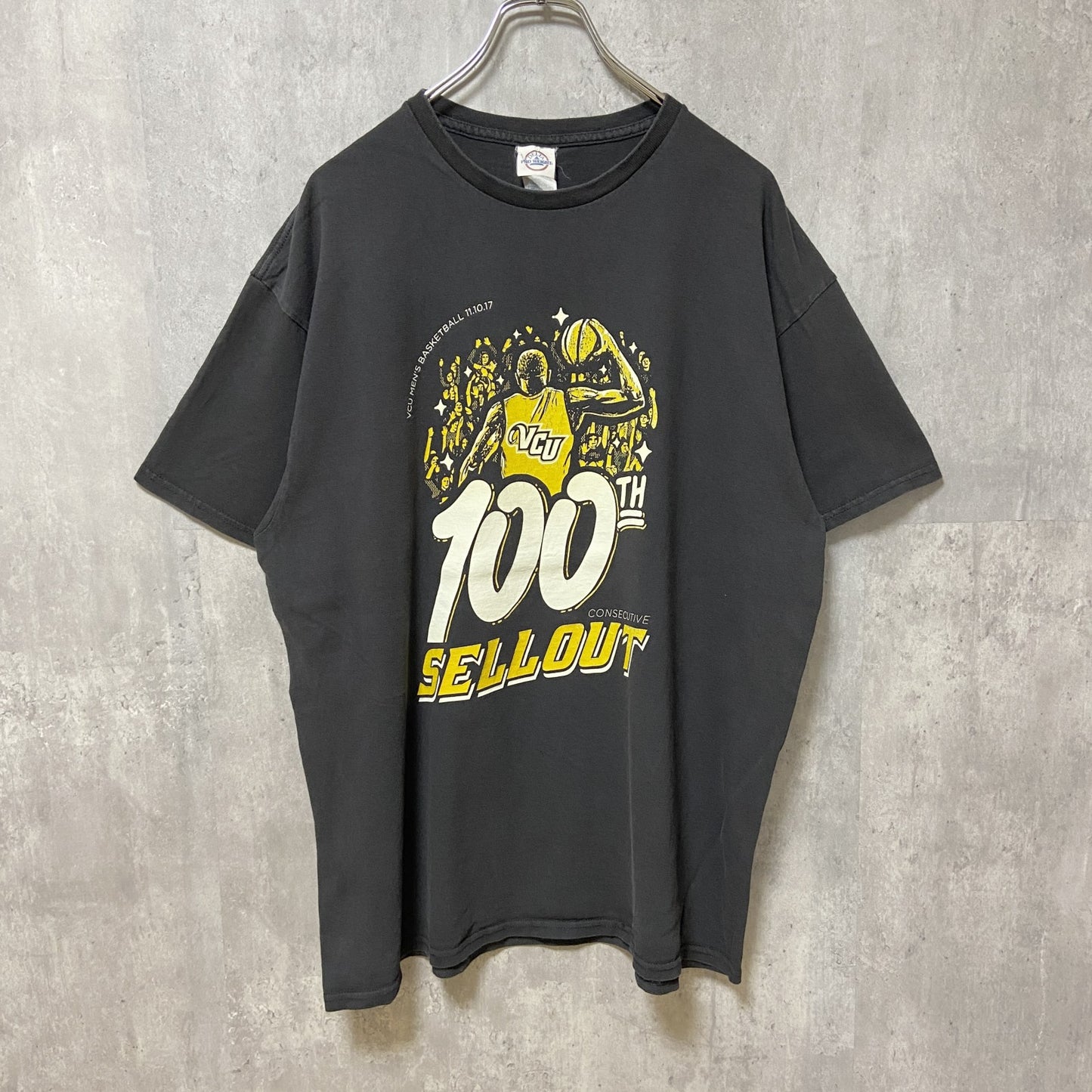 古着 used　NCAA　VCU　バージニア・コモンウェルス大学　バスケ　半袖カレッジプリントTシャツ　黒　ブラック　スポーツ