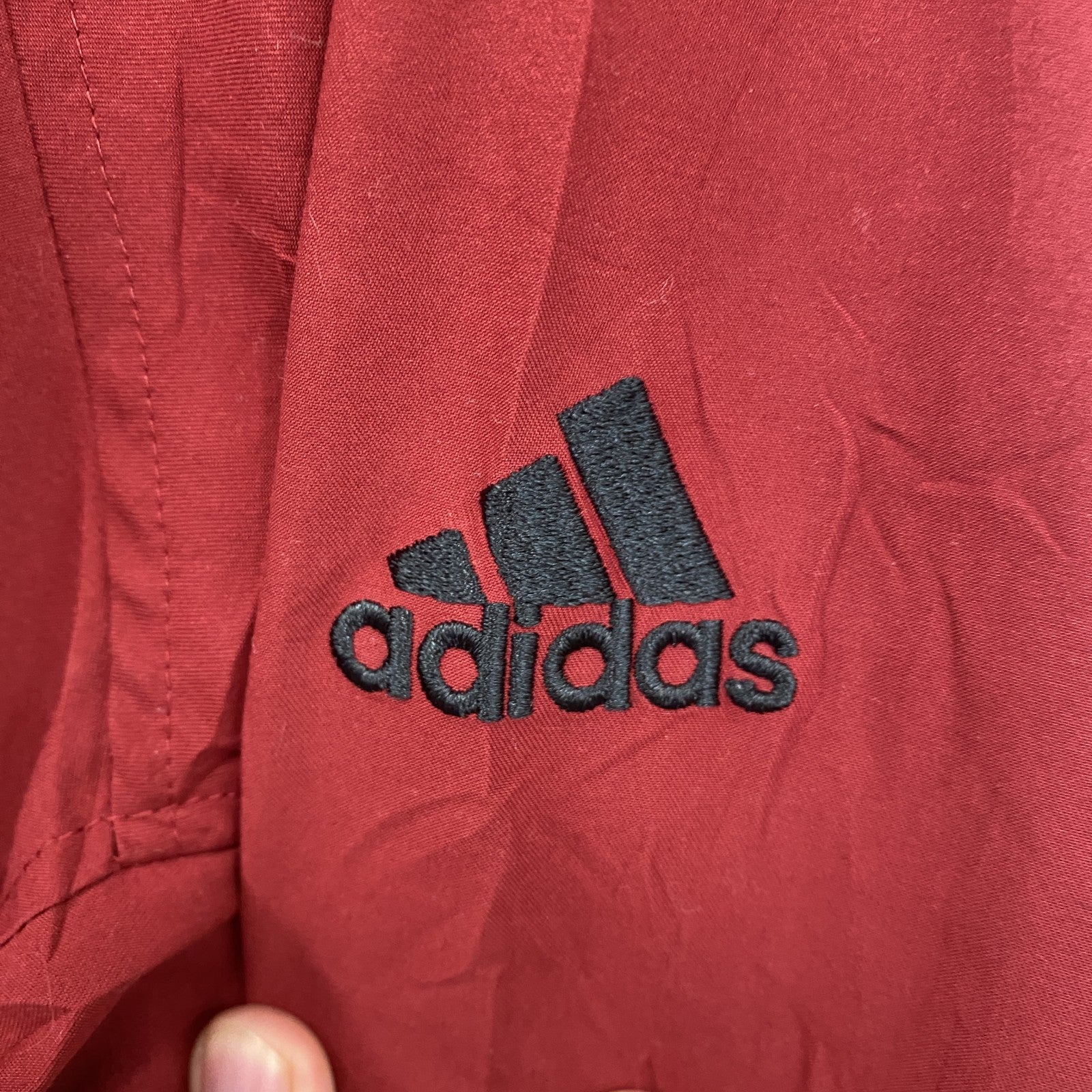 adidas　アディダス　ナイロンハーフジップジャケット　プルオーバー　刺ロゴ　赤　レッド　Mサイズ