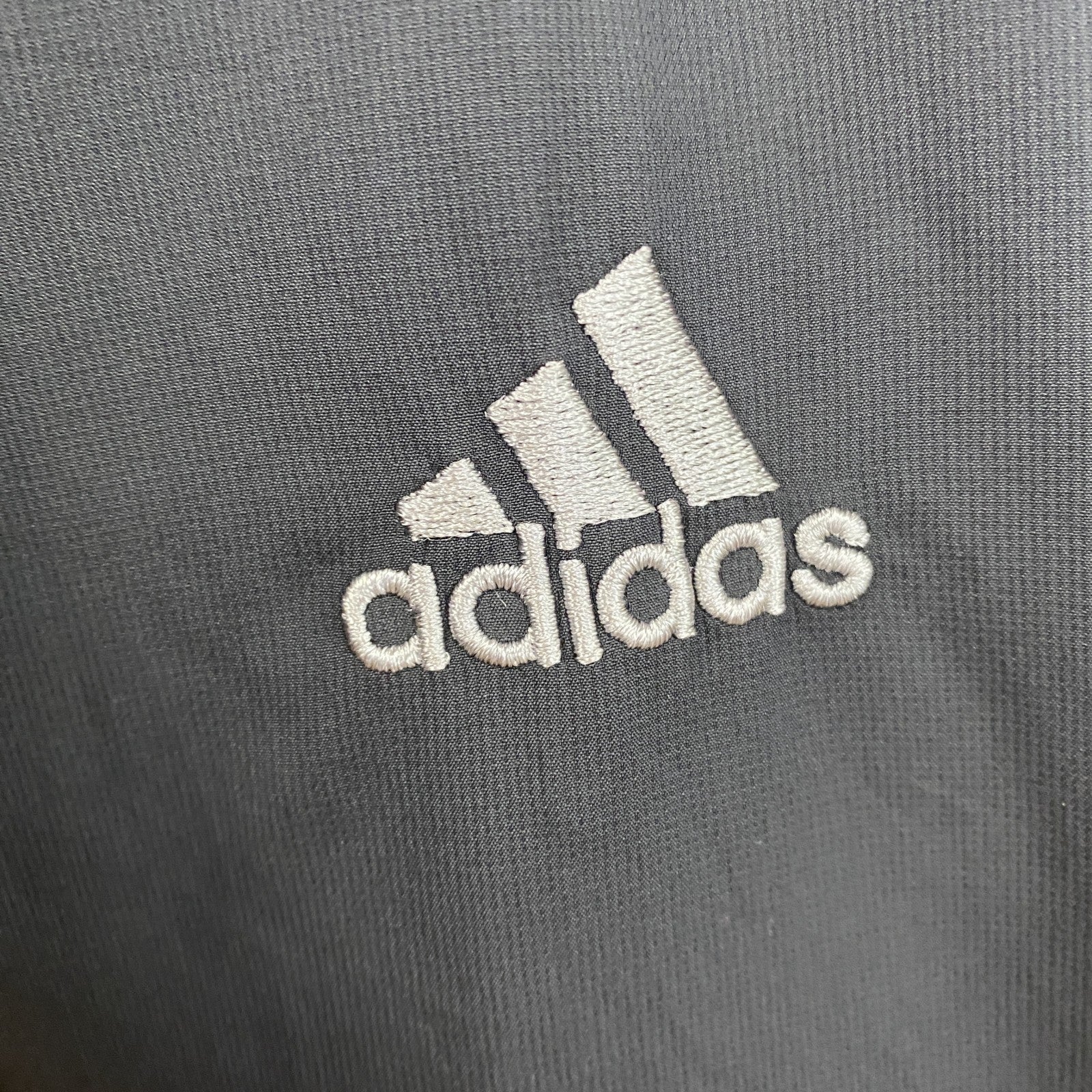 古着 used　adidas　アディダス　ハーフジップナイロン刺繍ジャケット　黒　ブラック　Lサイズ
