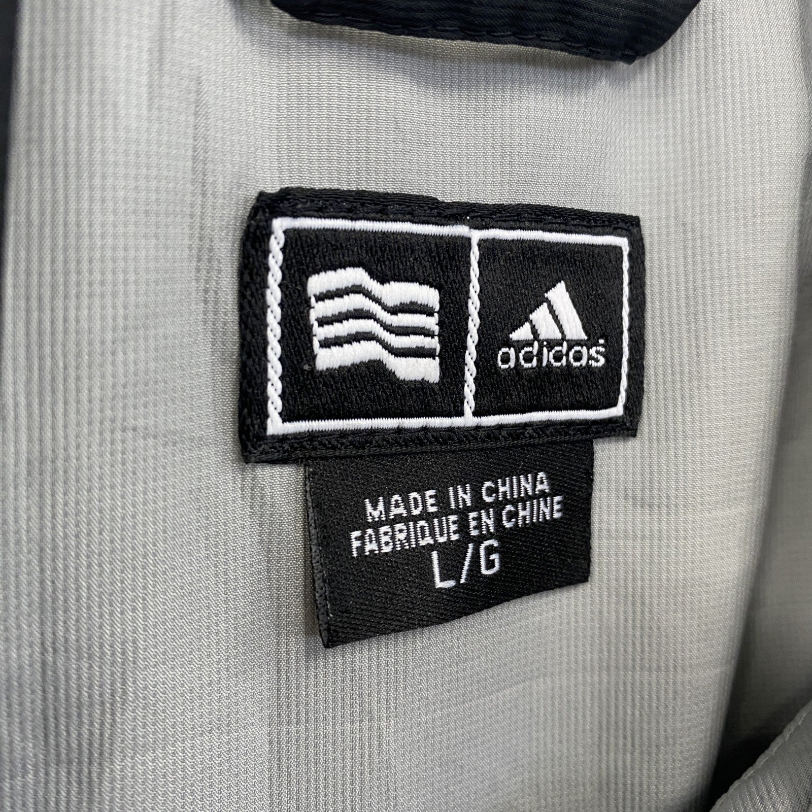 古着 used　adidas　アディダス　ハーフジップナイロン刺繍ジャケット　黒　ブラック　Lサイズ
