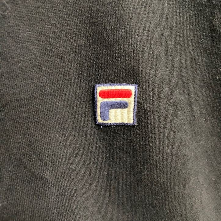 古着 used　FILA　フィラ　長袖ジップアップパーカー　ワンポイントロゴ刺　黒　ブラック　ヴィンテージ　秋冬服　XLサイズ