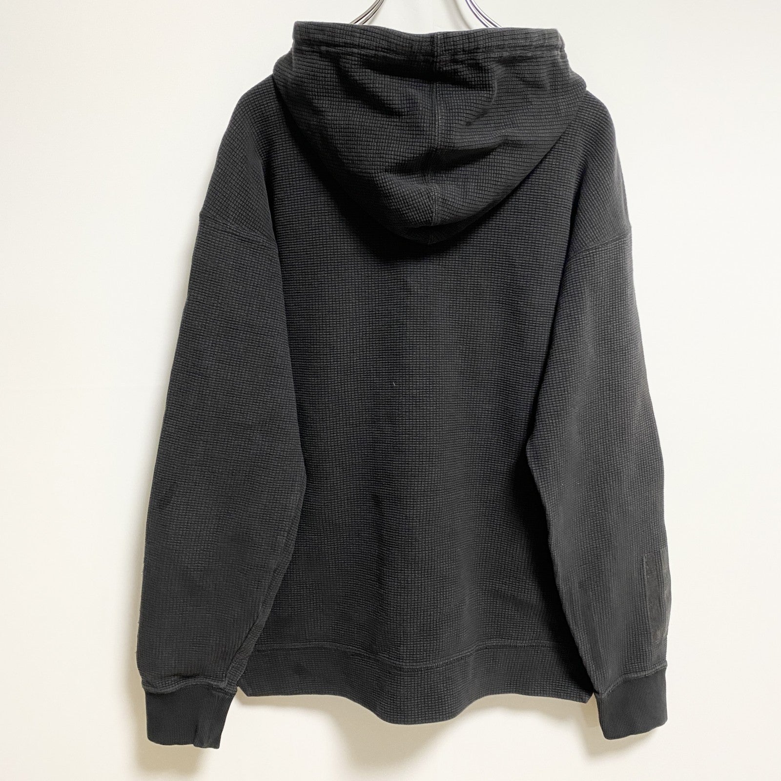 古着 used　adidas　アディダス　長袖ロゴプリントパーカー　プルオーバー　ワッフル生地　ダークグレー　秋冬服　Mサイズ