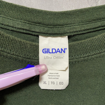 古着 used　GILDAN　NCAA　NATIONAL CHAMPIONS　バスケ　半袖プリントTシャツ　緑　グリーン　スポーツ