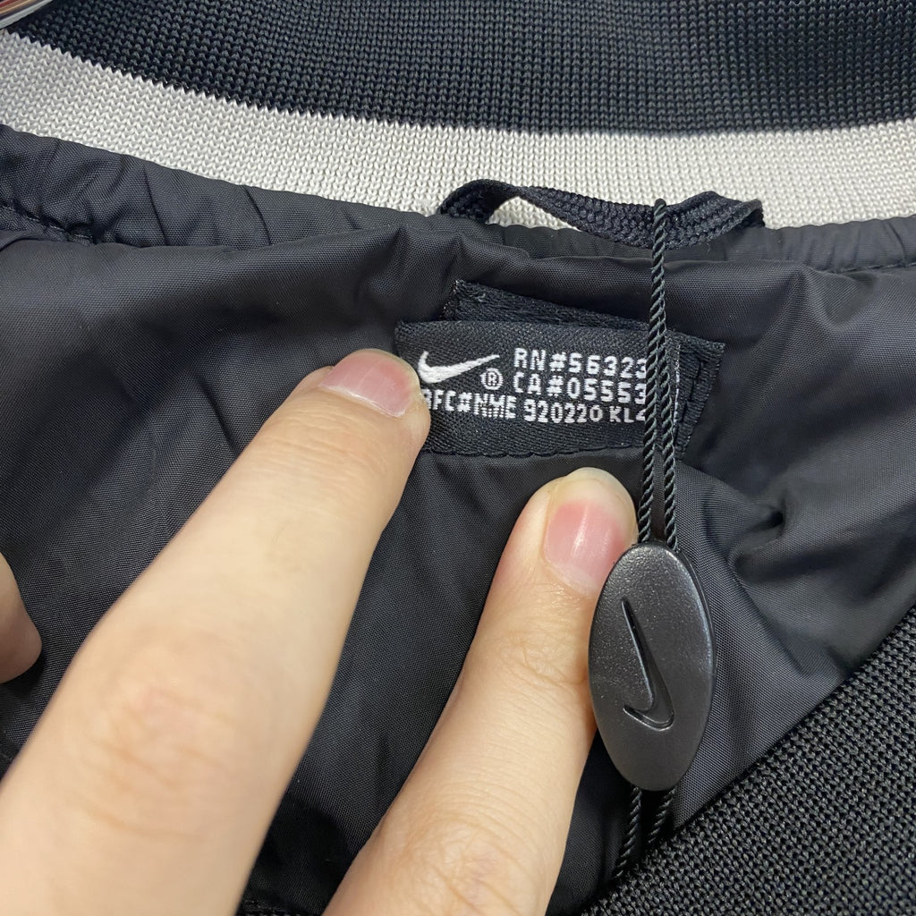 NIKE　ナイキ　プルオーバージャケット　刺繍　スウッシュロゴ　黒　ブラック　Mサイズ
