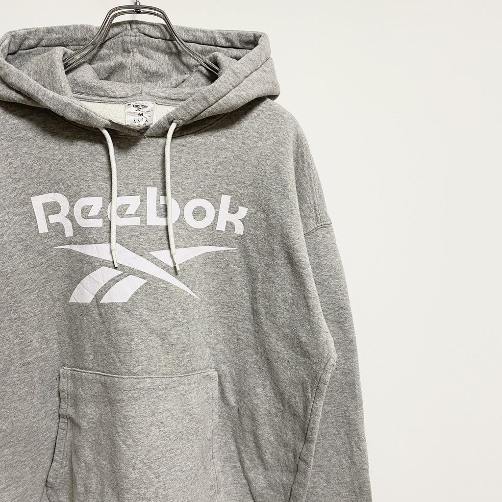 古着 used　Reebok　リーボック　長袖フロントロゴプリントパーカー　プルオーバー　グレー　秋冬服　Mサイズ