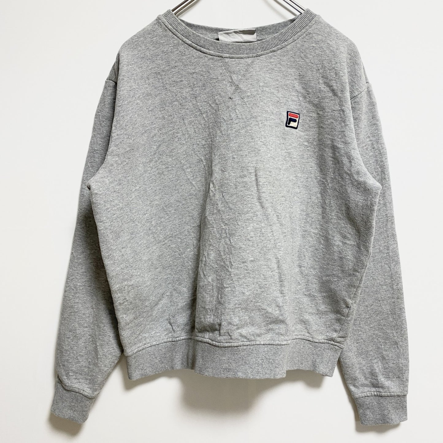 古着 used　FILA　フィラ　長袖クルーネックスウェット　トレーナー　ワンポイント刺　グレー　秋冬服　Lサイズ