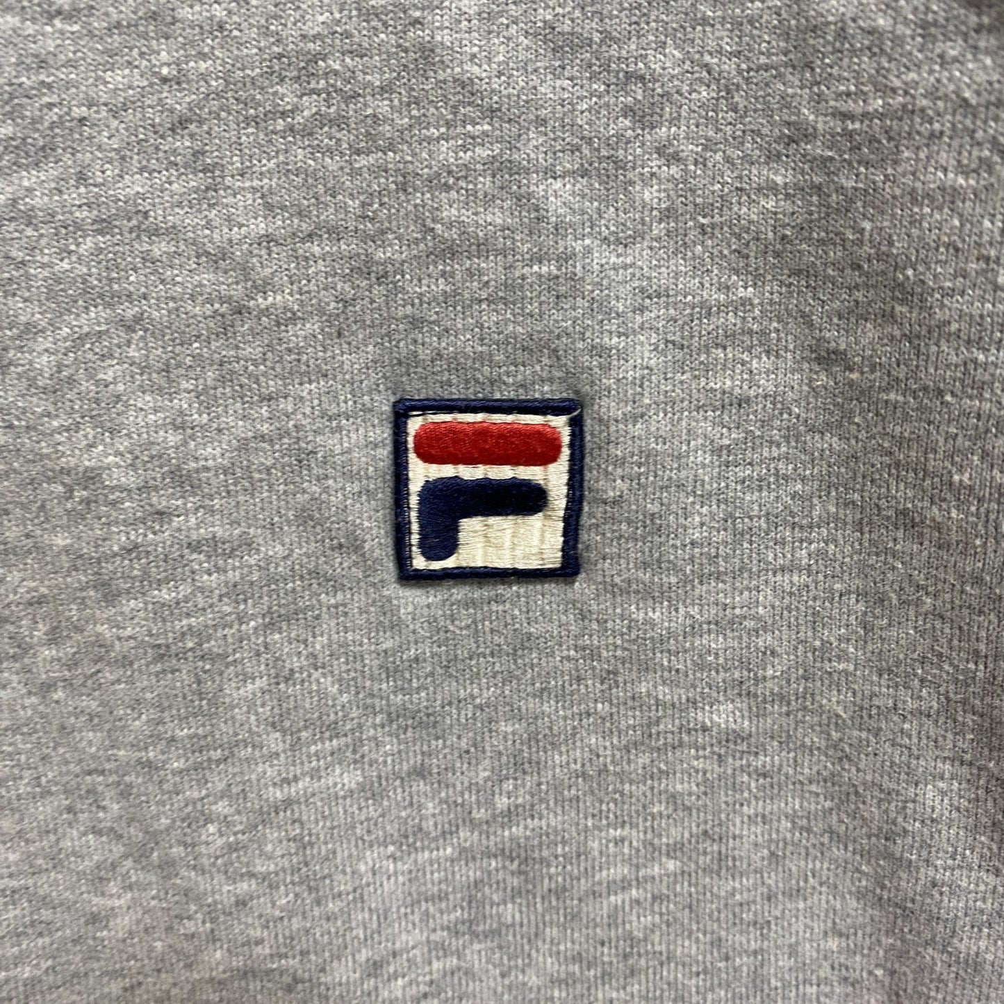 古着 used　FILA　フィラ　長袖クルーネックスウェット　トレーナー　ワンポイント刺　グレー　秋冬服　Lサイズ
