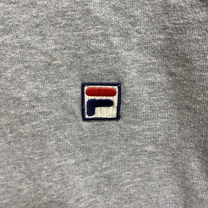 古着 used　FILA　フィラ　長袖クルーネックスウェット　トレーナー　ワンポイント刺　グレー　秋冬服　Lサイズ