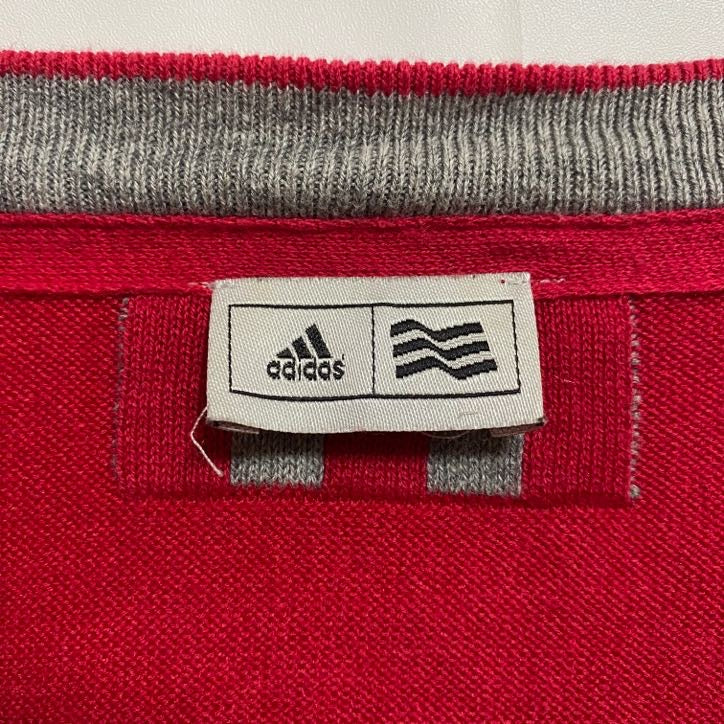 古着 used　adidas アディダスゴルフ　長袖Vネックニット　セーター　ワンポイントロゴ刺繍　ライン　赤　XLサイズ