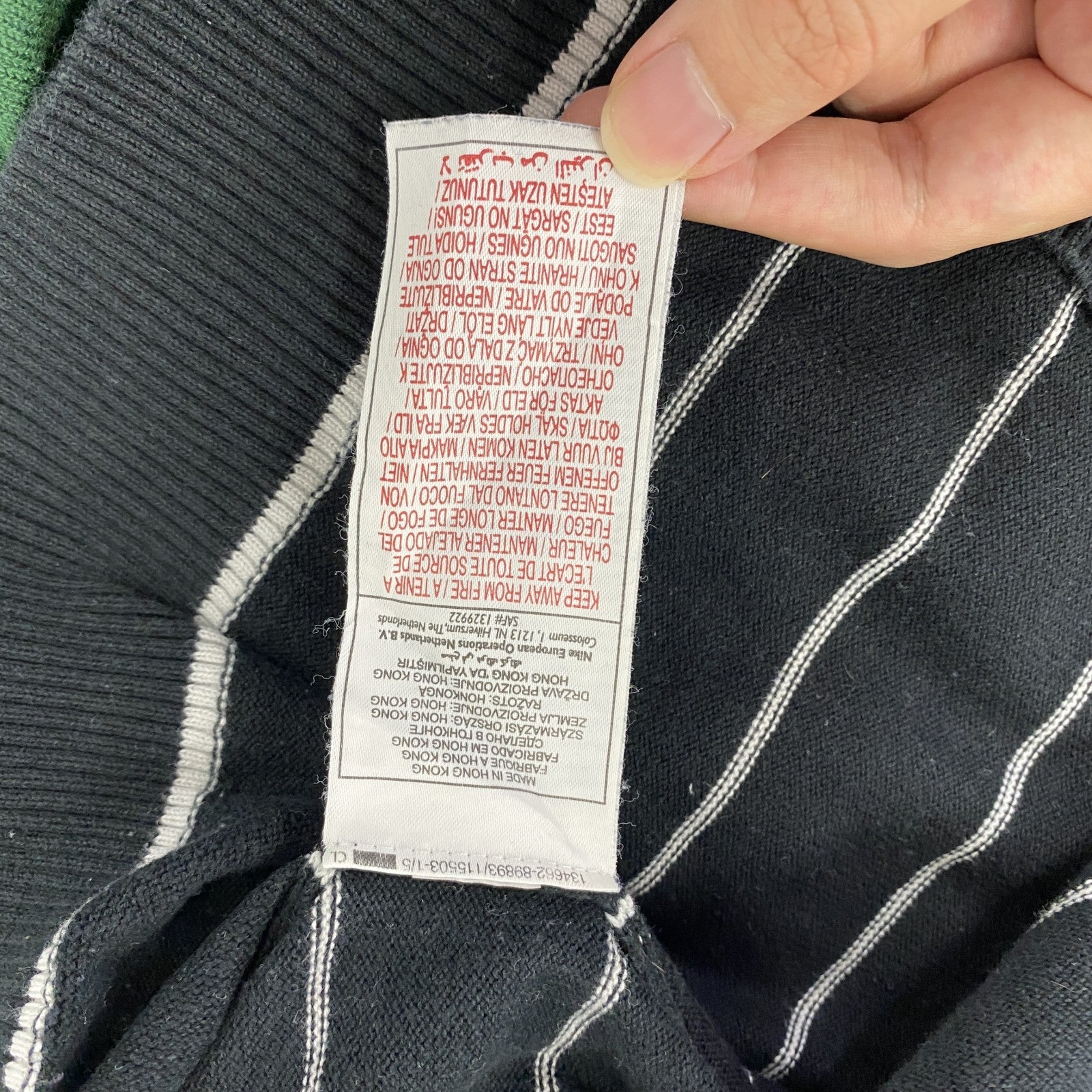 NIKE　ナイキ　ニットセーター　Ⅴネック　ボーダー柄　黒　ブラック　Lサイズ