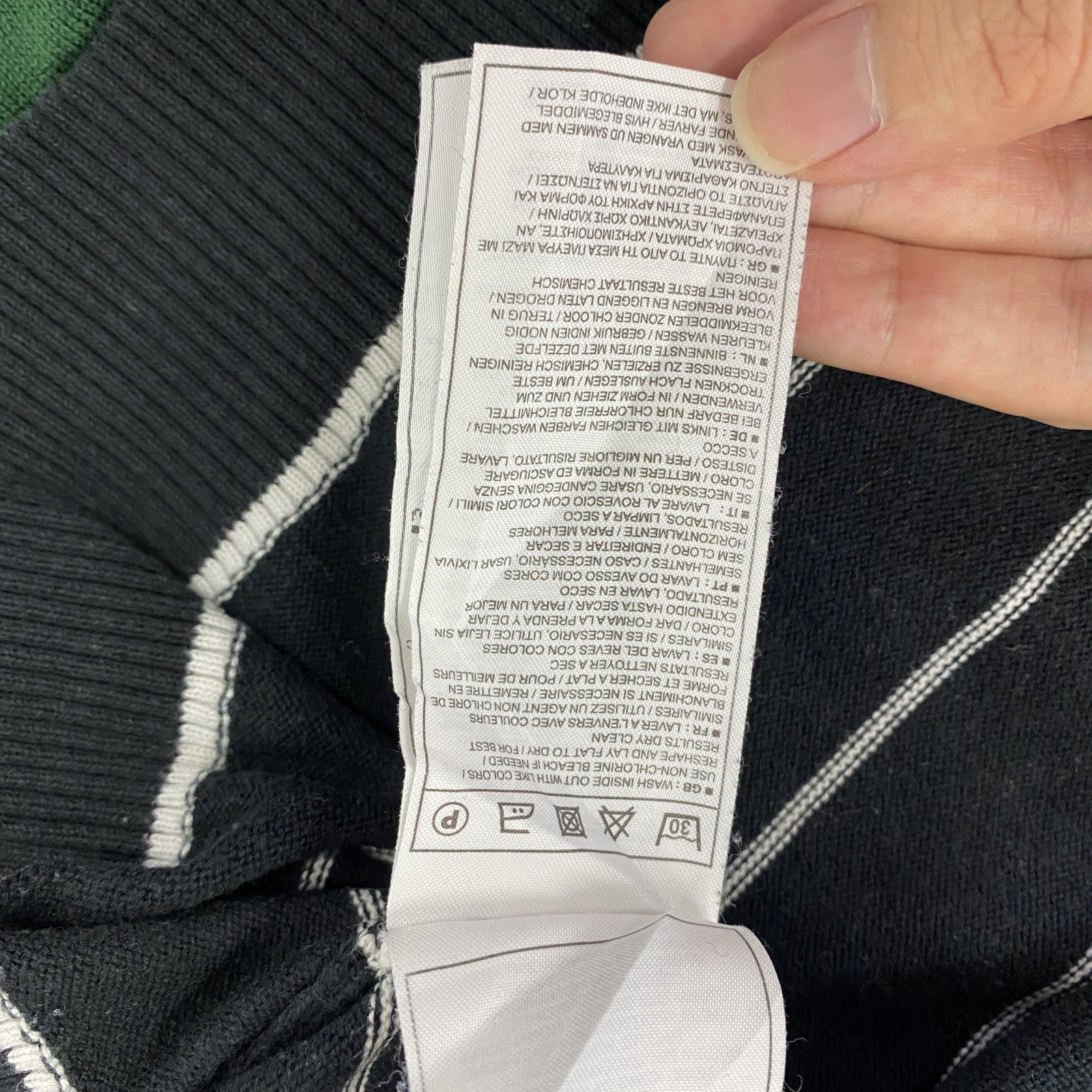 NIKE　ナイキ　ニットセーター　Ⅴネック　ボーダー柄　黒　ブラック　Lサイズ