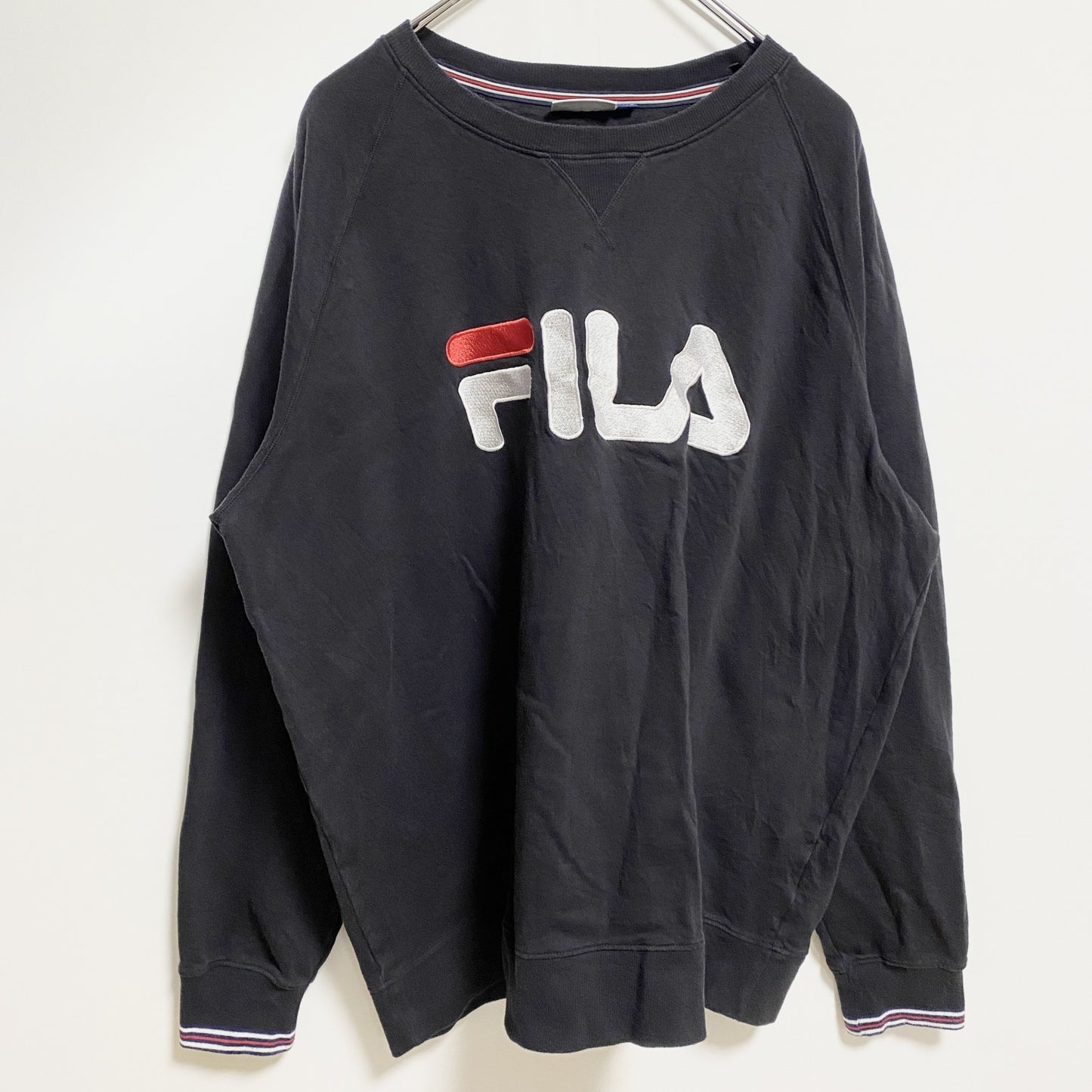 FILA　フィラ　スウェット/トレーナー　前V　ラグランスリーブ　刺繡ロゴ　デカロゴ　黒　ブラック　2XLサイズ