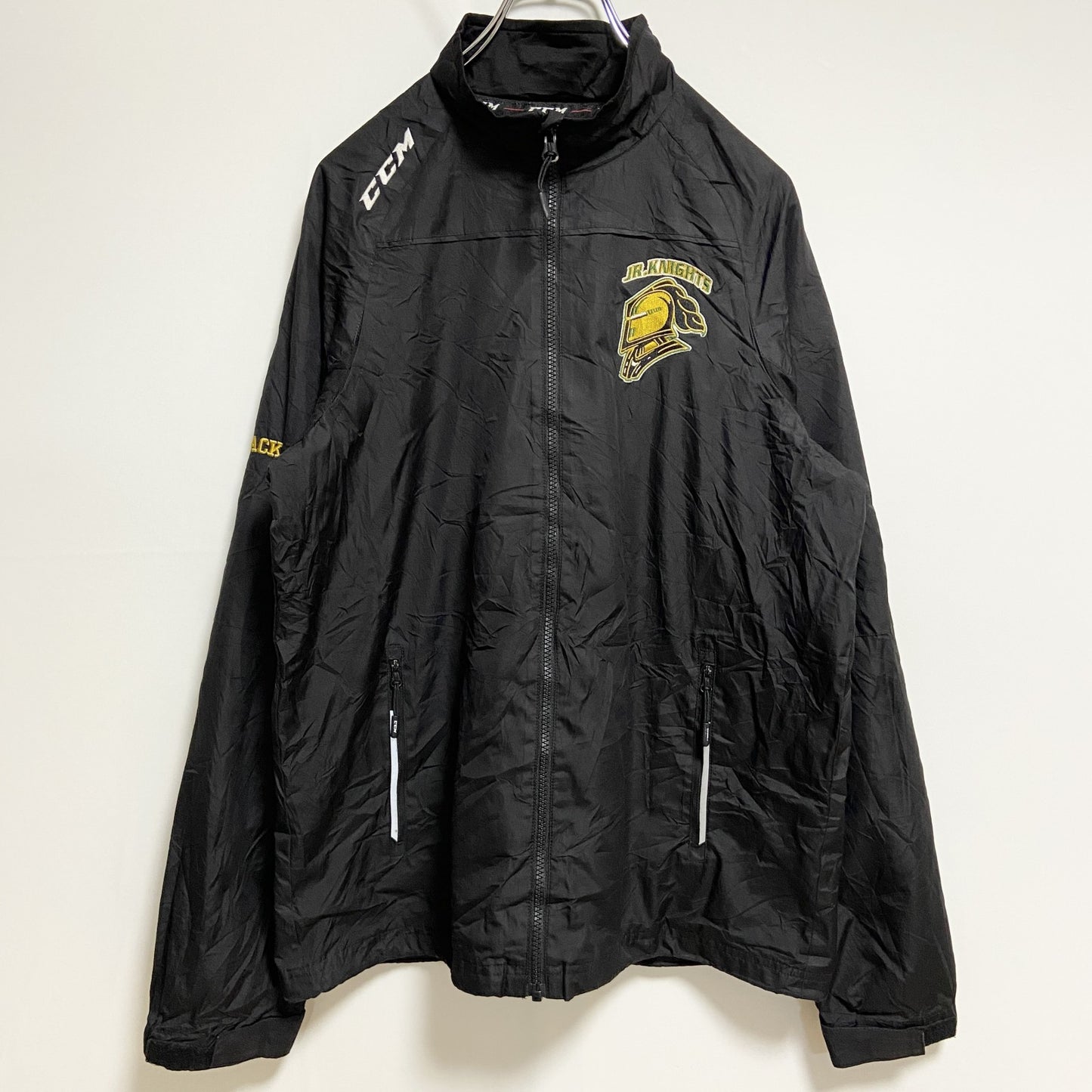 古着 used　CCM　長袖ハイネックナイロンジャケット　ジップアップアウター　ワンポイント刺繍　JR.KNIGHTS　黒　秋冬服
