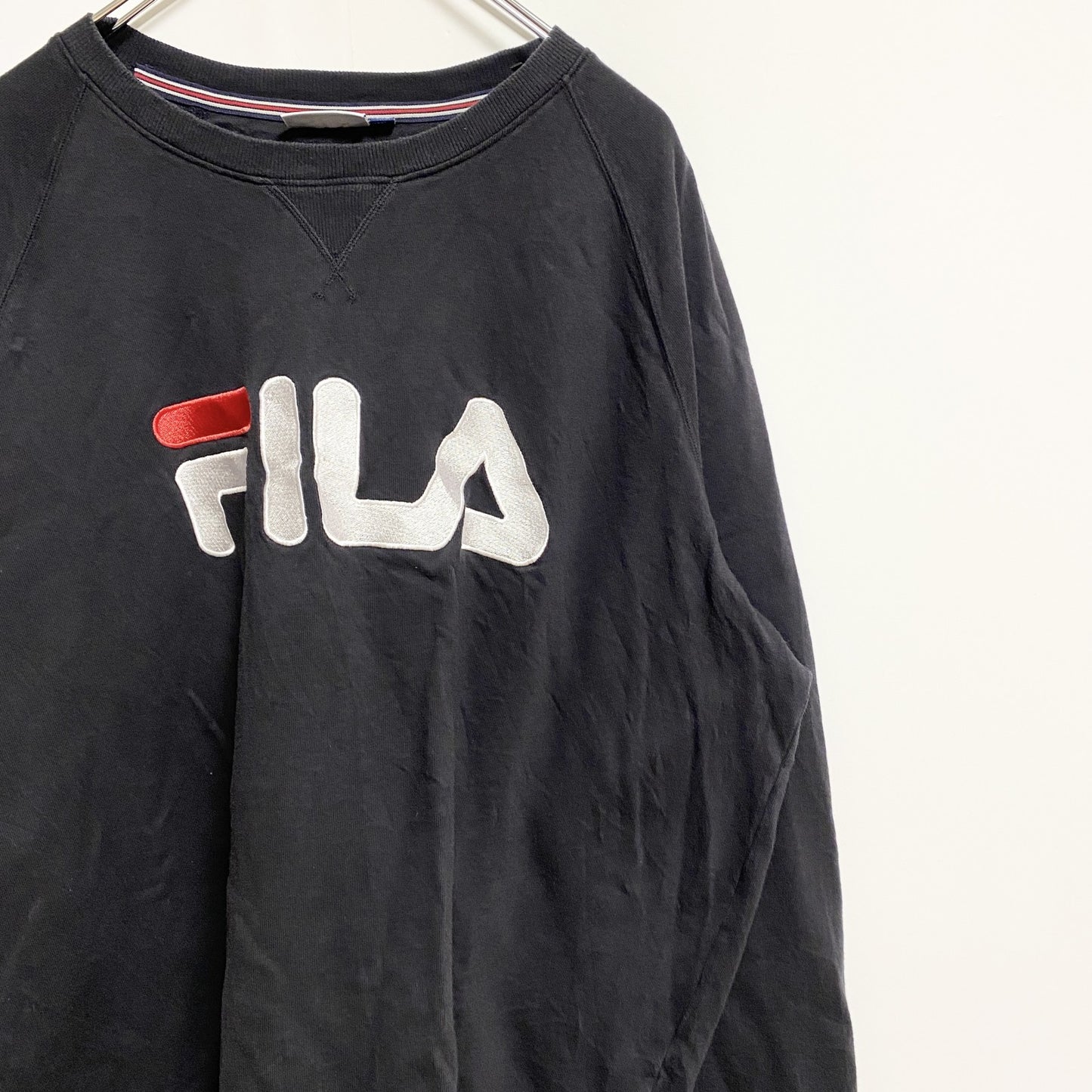 FILA　フィラ　スウェット/トレーナー　前V　ラグランスリーブ　刺繡ロゴ　デカロゴ　黒　ブラック　2XLサイズ