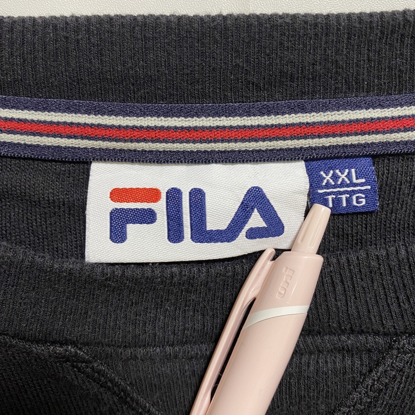 FILA　フィラ　スウェット/トレーナー　前V　ラグランスリーブ　刺繡ロゴ　デカロゴ　黒　ブラック　2XLサイズ