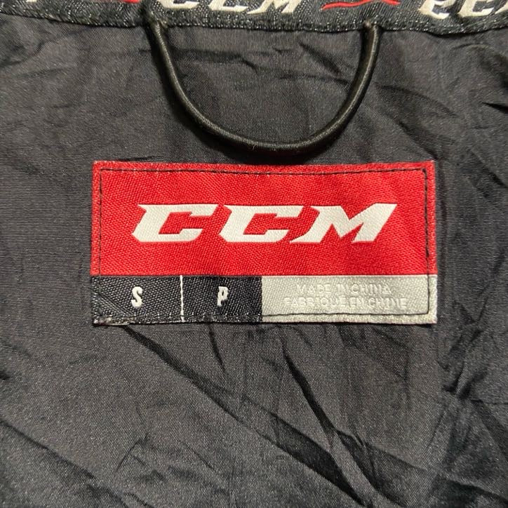 古着 used　CCM　長袖ハイネックナイロンジャケット　ジップアップアウター　ワンポイント刺繍　JR.KNIGHTS　黒　秋冬服