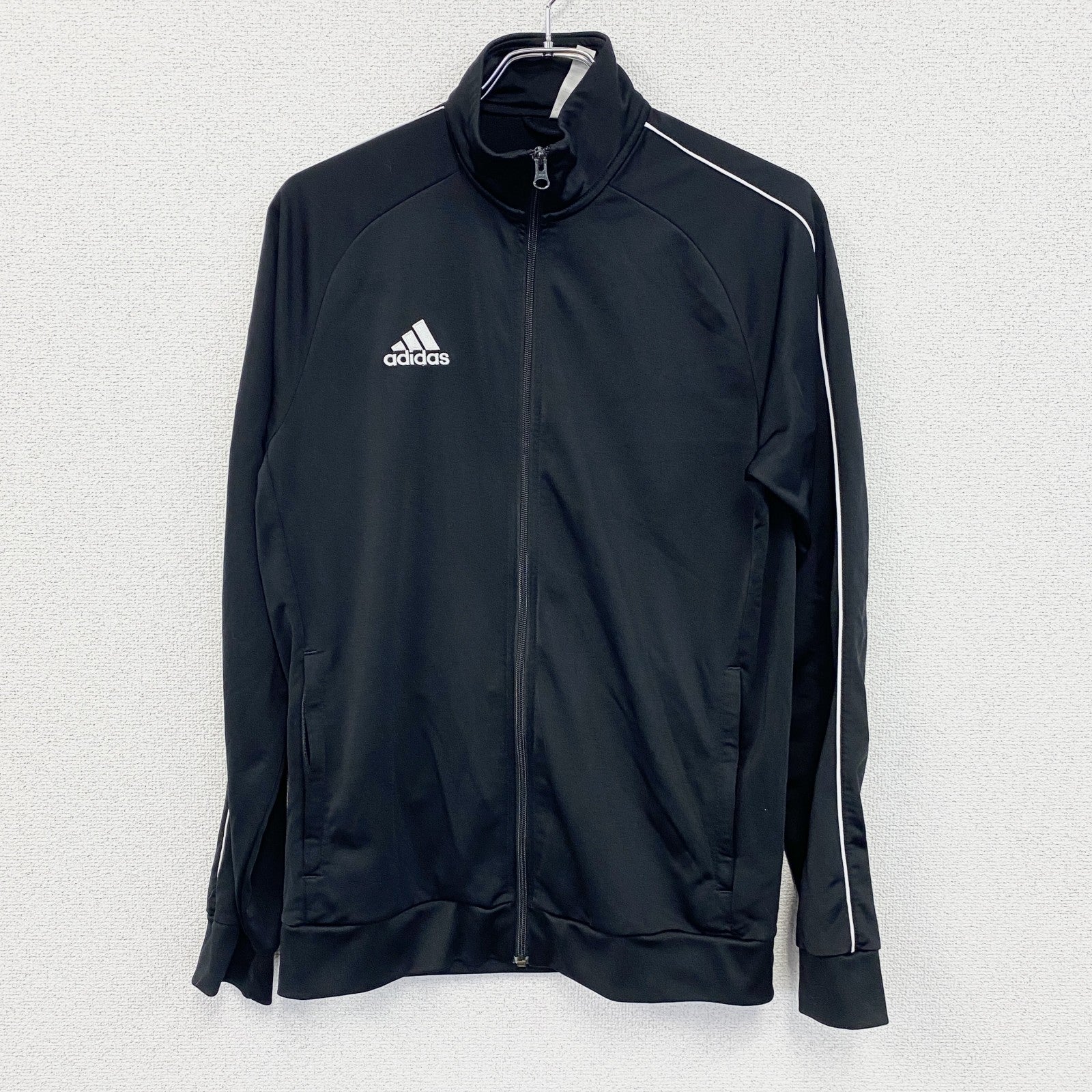 adidas　アディダス　トラックジャケット/ジャージ　黒　ブラック　Mサイズ
