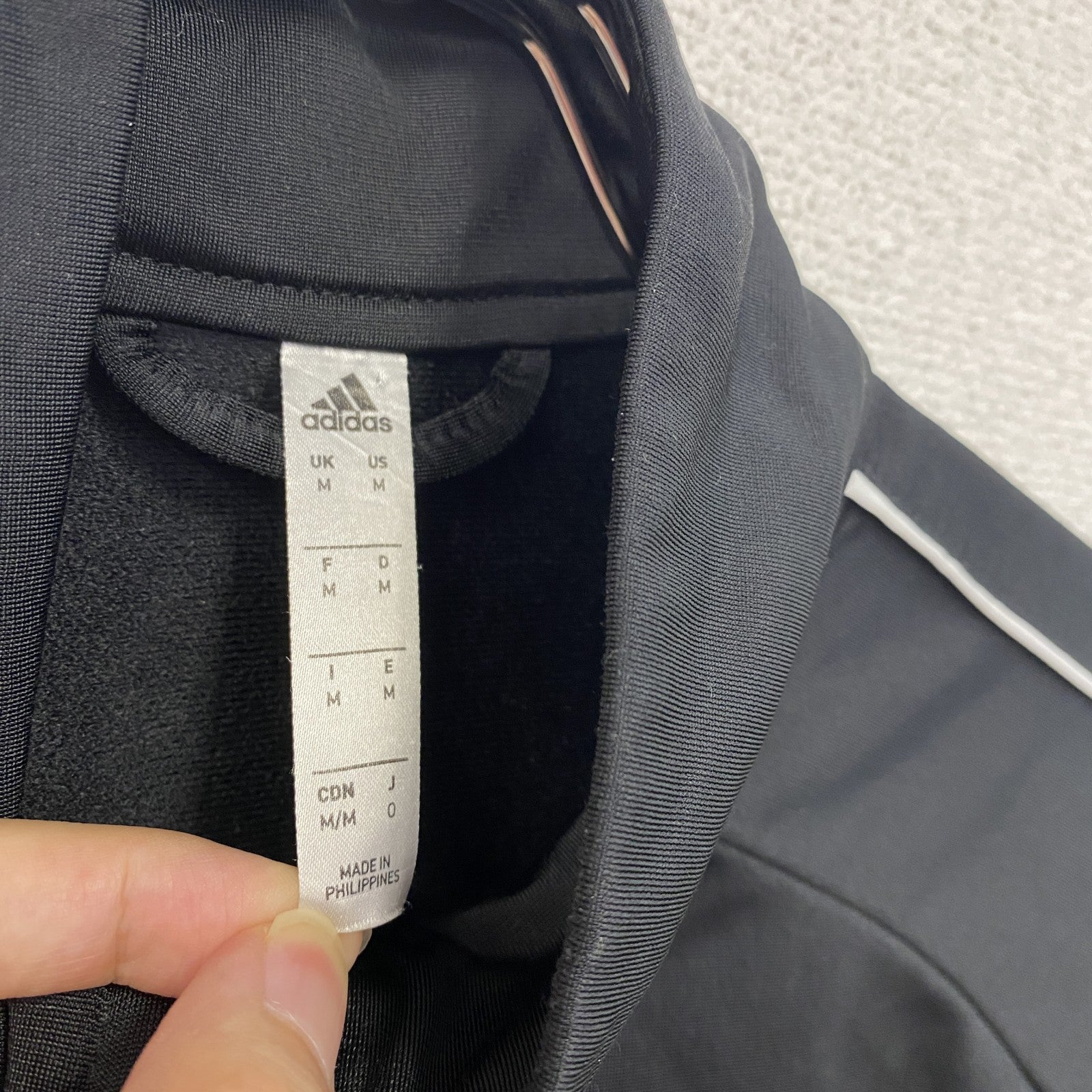 adidas　アディダス　トラックジャケット/ジャージ　黒　ブラック　Mサイズ