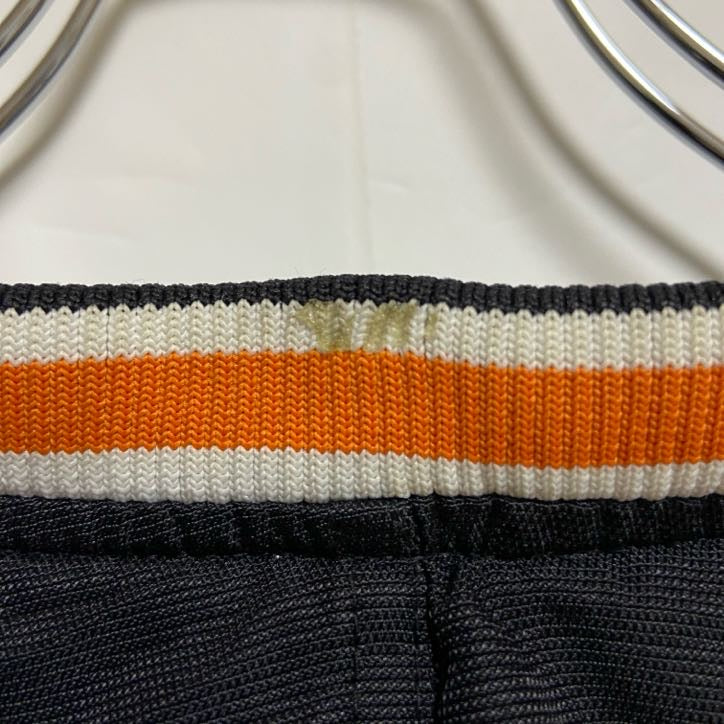 古着 used　rivaL　長袖ハーフジップナイロンジャケット　ワンポイント刺繍　黒　オレンジ　ビッグシルエット　2XLサイズ