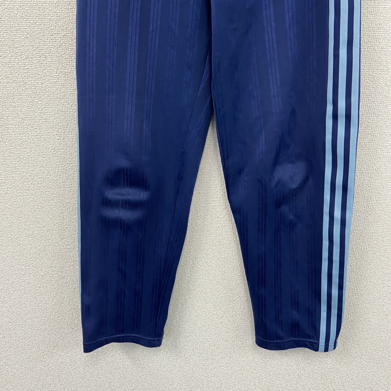 adidas　アディダス　トラックパンツ/ジャージパンツ　パフォーマンスロゴ　刺繍ロゴ　スリーストライプス　紺　ネイビー　Lサイズ