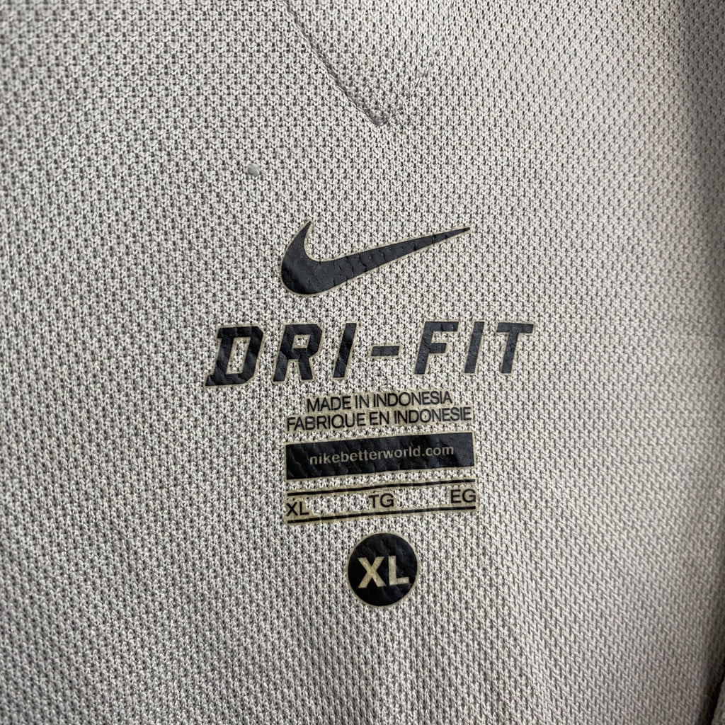 古着 used　NIKE　ナイキ　フルジップトラックジャケット/ジャージ　灰色　グレー　XLサイズ