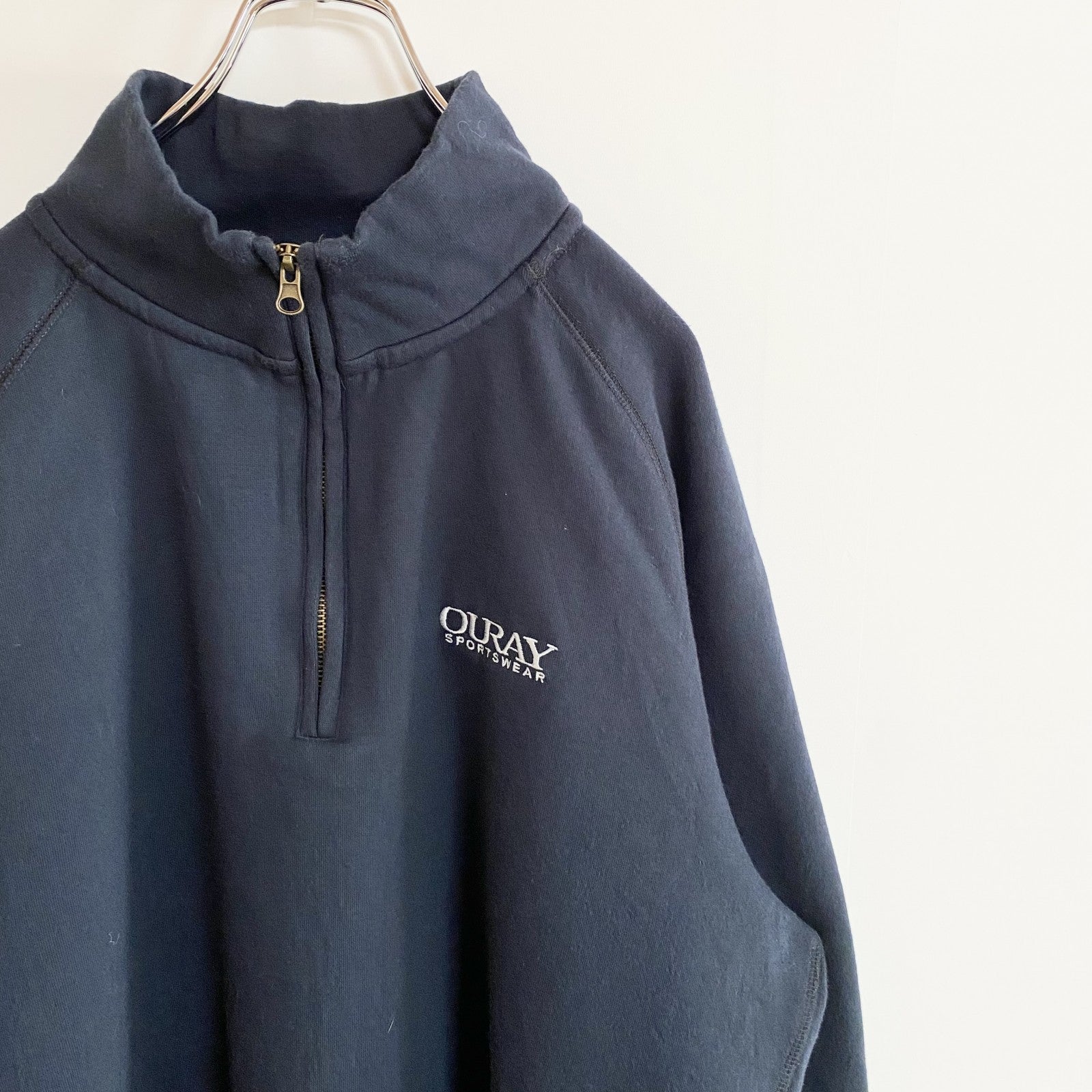 古着 used　OURAY　長袖ハーフジップスウェット　トレーナー　ワンポイント刺繍　黒　ブラック　レトロデザイン　XLサイズ