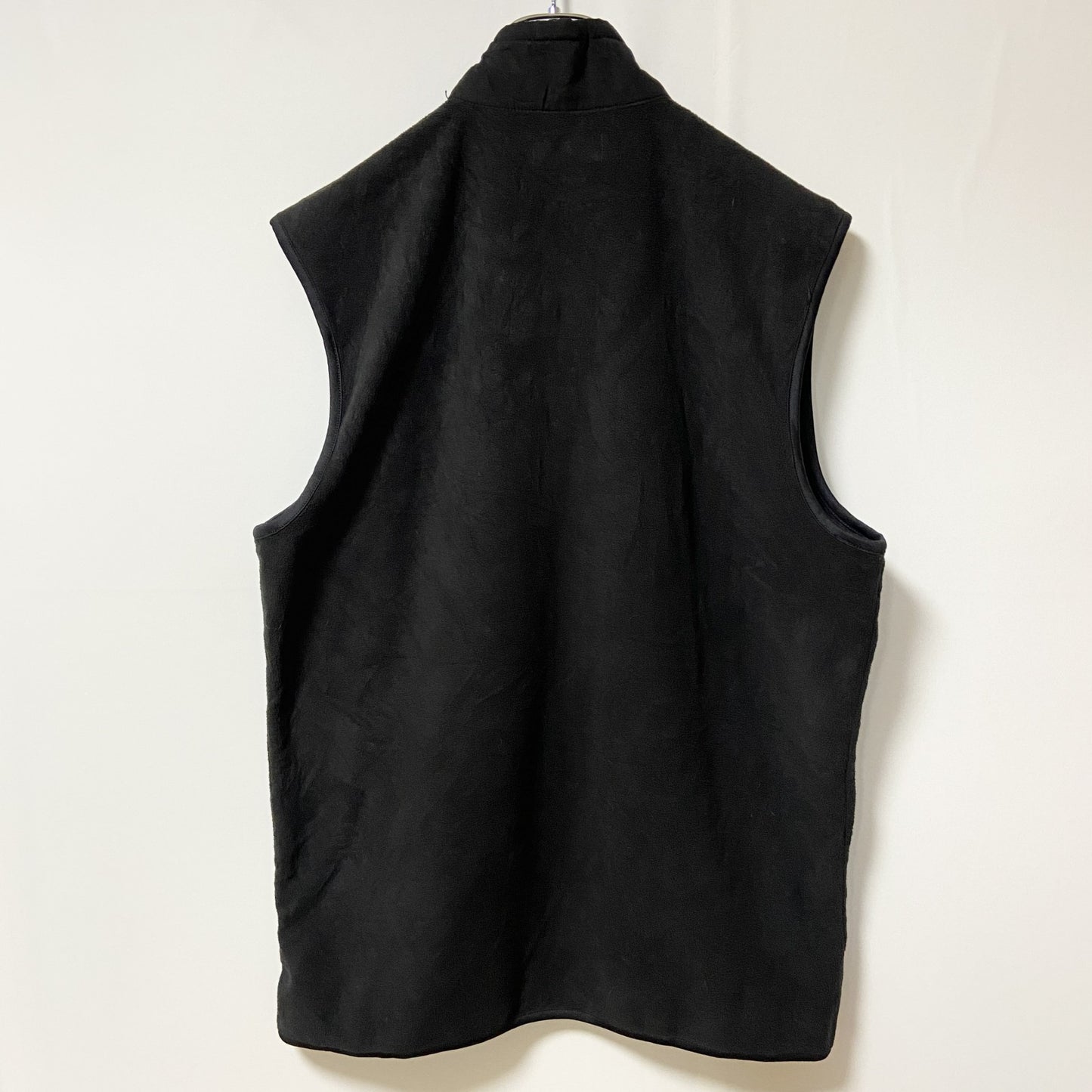 古着 used　CHAPS　チャップス　異素材切替ハイネックニットベスト　ワンポイント刺繍　シンプル　黒　ブラック　Mサイズ