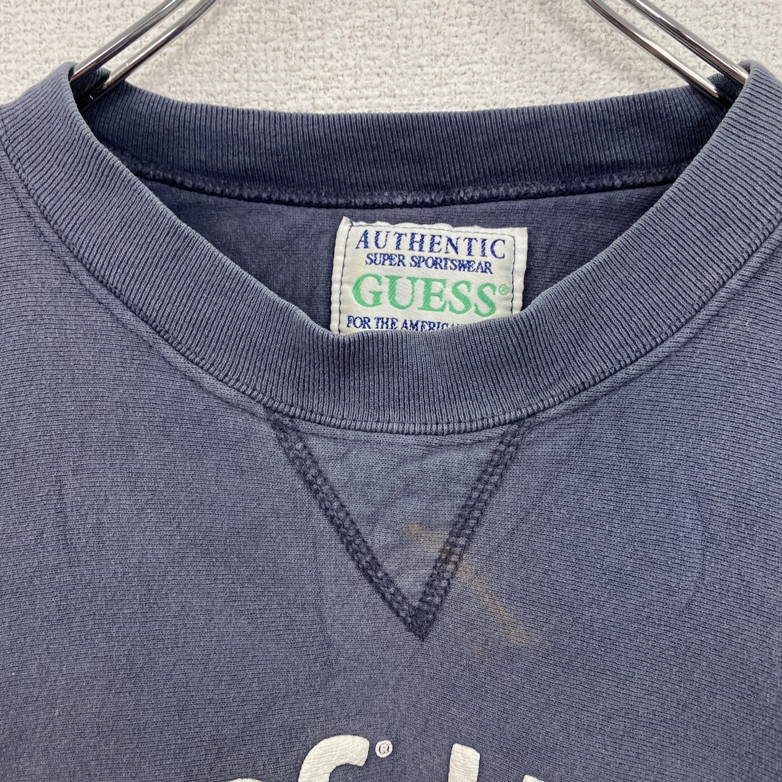 ～90s　GUESS　ゲス　スウェット/トレーナー　前V　アーチプリント　フェード　紺　ネイビー　2XLサイズ