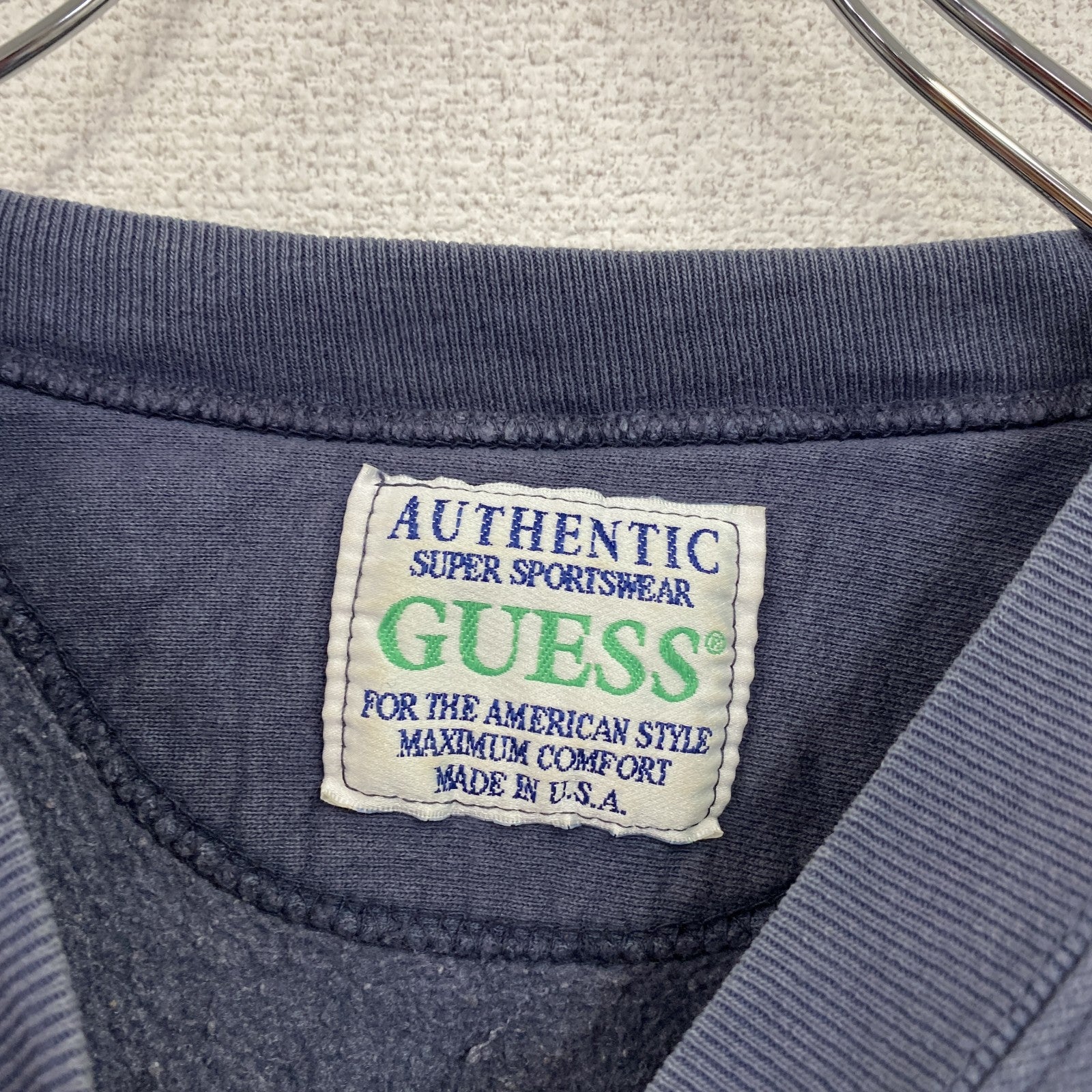 ～90s　GUESS　ゲス　スウェット/トレーナー　前V　アーチプリント　フェード　紺　ネイビー　2XLサイズ