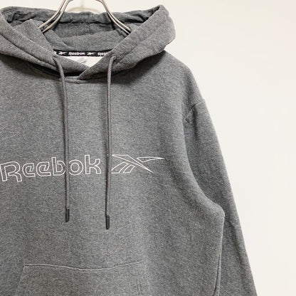 古着 used　Reebok　リーボック　長袖ロゴプリントパーカー　スウェットプルオーバー　グレー　秋冬服　Mサイズ