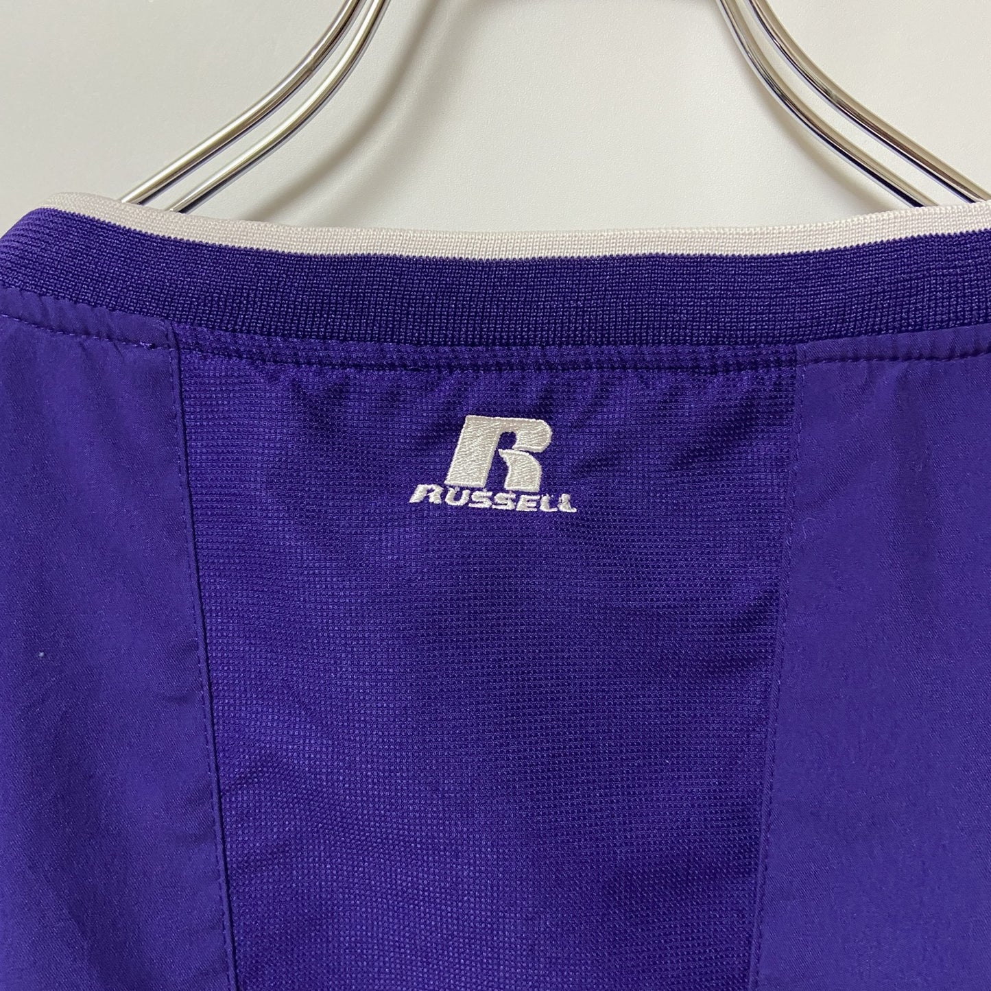 古着 used　RUSSELL ラッセル　長袖ナイロンプルオーバー　ワンポイント刺繍　紫　ビッグシルエット　XLサイズ