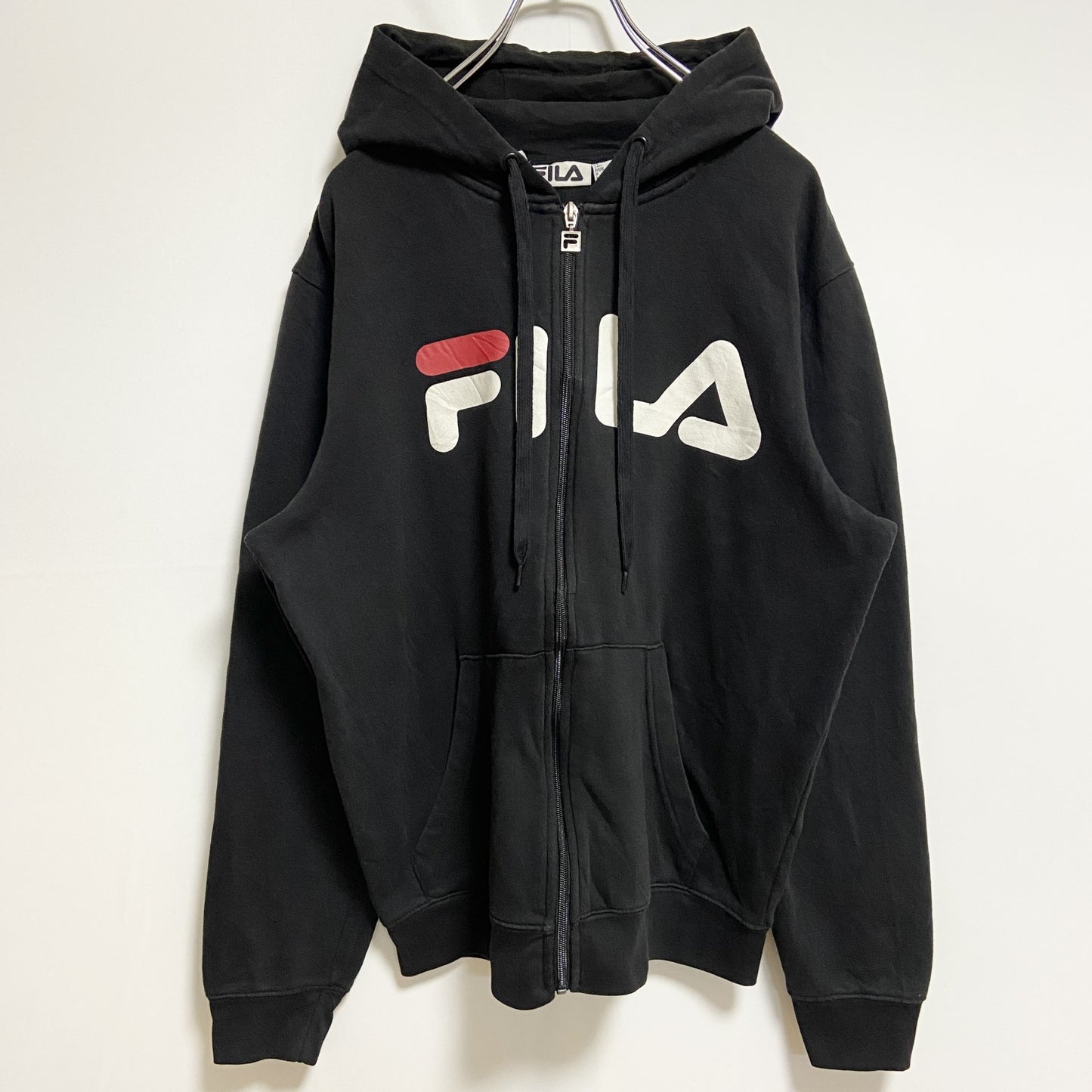 古着 used　FILA　フィラ　長袖ジップアップロゴプリントパーカー　スウェットフーディー　黒　ブラック　Mサイズ