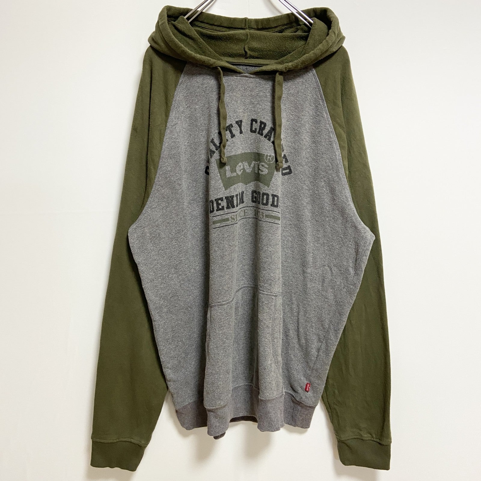 古着 used　LEVIS　リーバイス　長袖プリントパーカー　スウェットフーディー　ラグラン袖　バイカラー　緑　グレー　XLサイズ