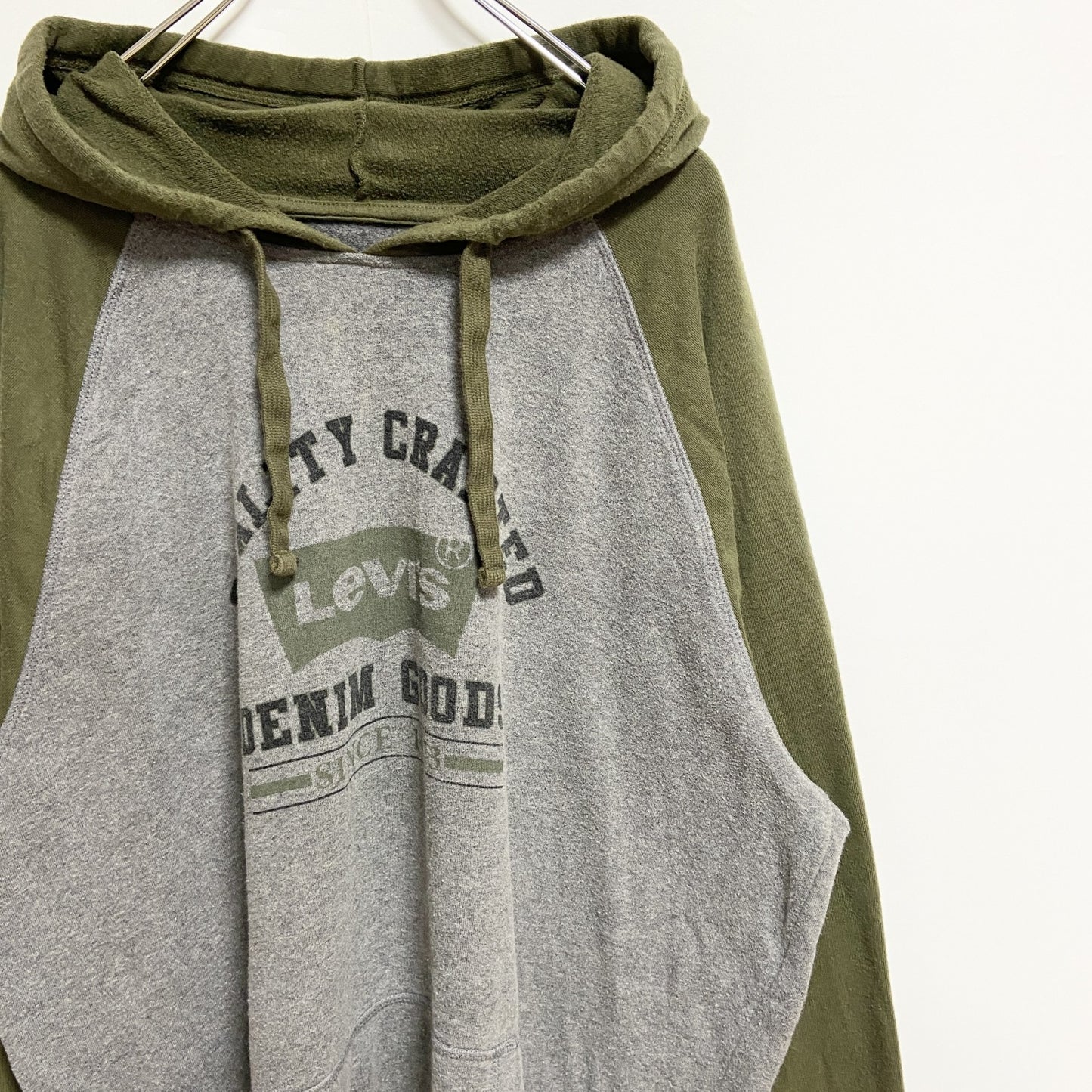 古着 used　LEVIS　リーバイス　長袖プリントパーカー　スウェットフーディー　ラグラン袖　バイカラー　緑　グレー　XLサイズ