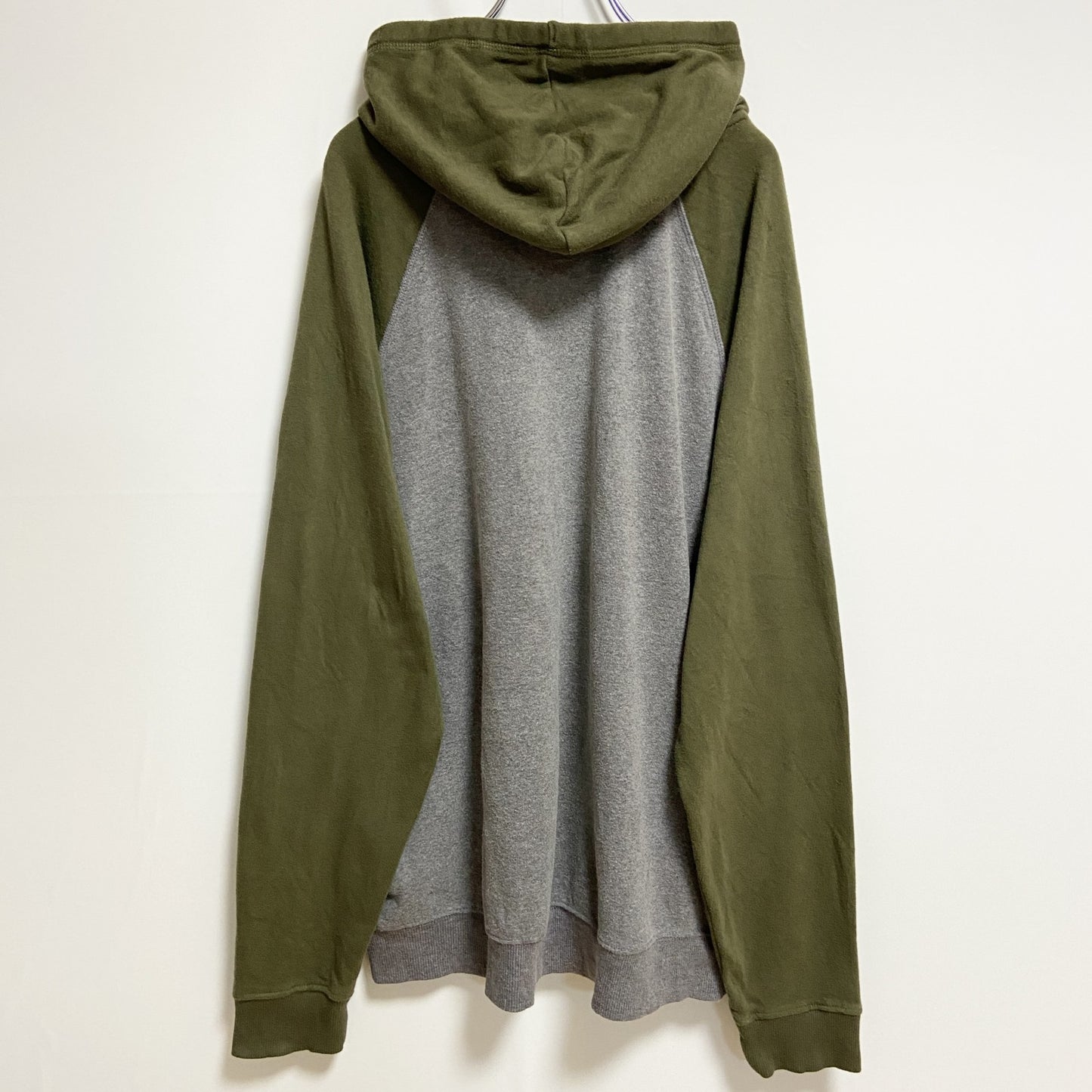 古着 used　LEVIS　リーバイス　長袖プリントパーカー　スウェットフーディー　ラグラン袖　バイカラー　緑　グレー　XLサイズ