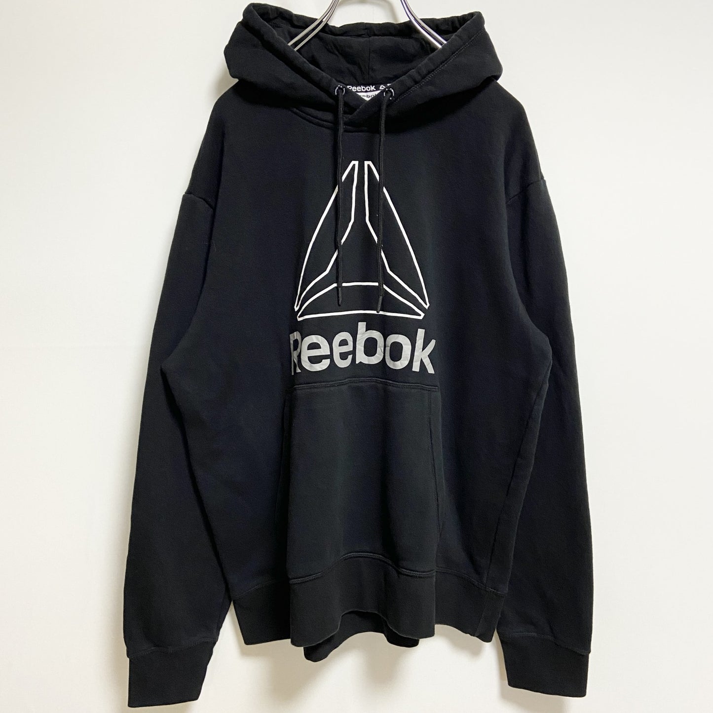 古着 used　Reebok　リーボック　長袖フロントプリントパーカー　スウェットフーディー　黒　ブラック　秋冬服　Lサイズ