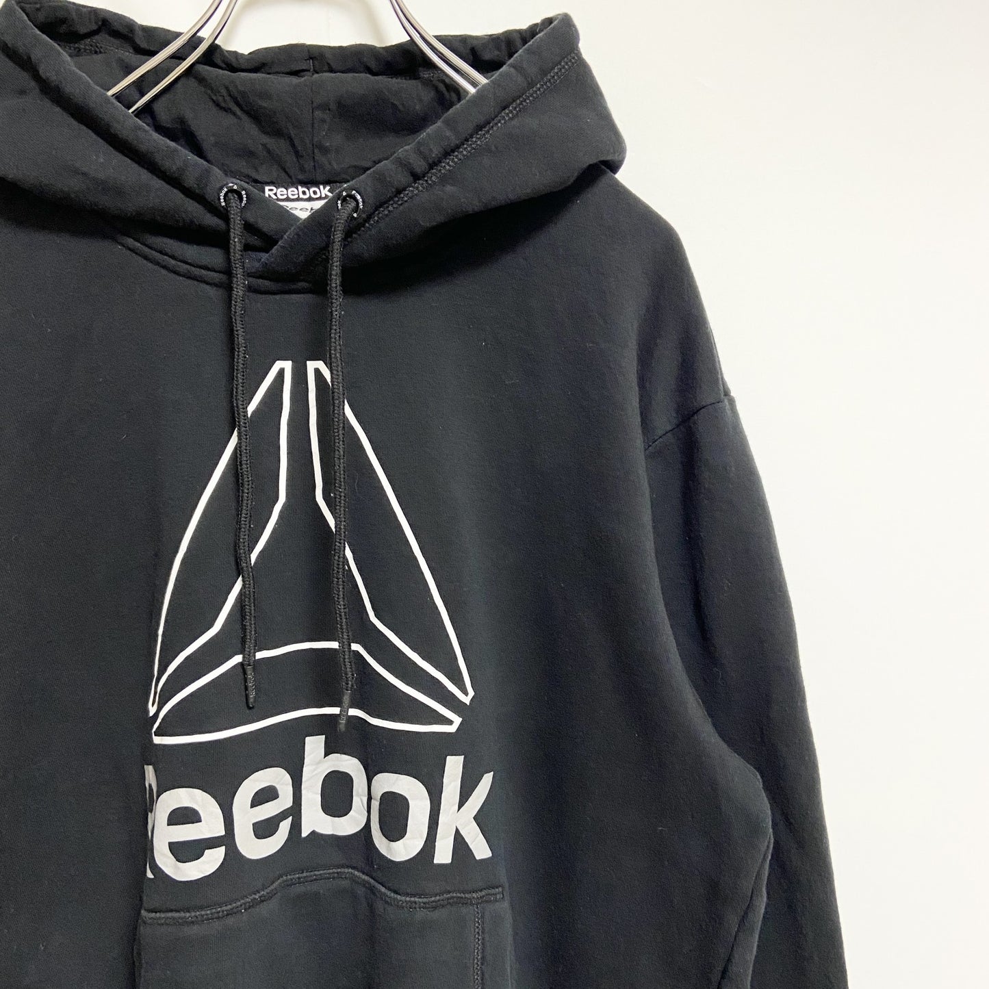 古着 used　Reebok　リーボック　長袖フロントプリントパーカー　スウェットフーディー　黒　ブラック　秋冬服　Lサイズ